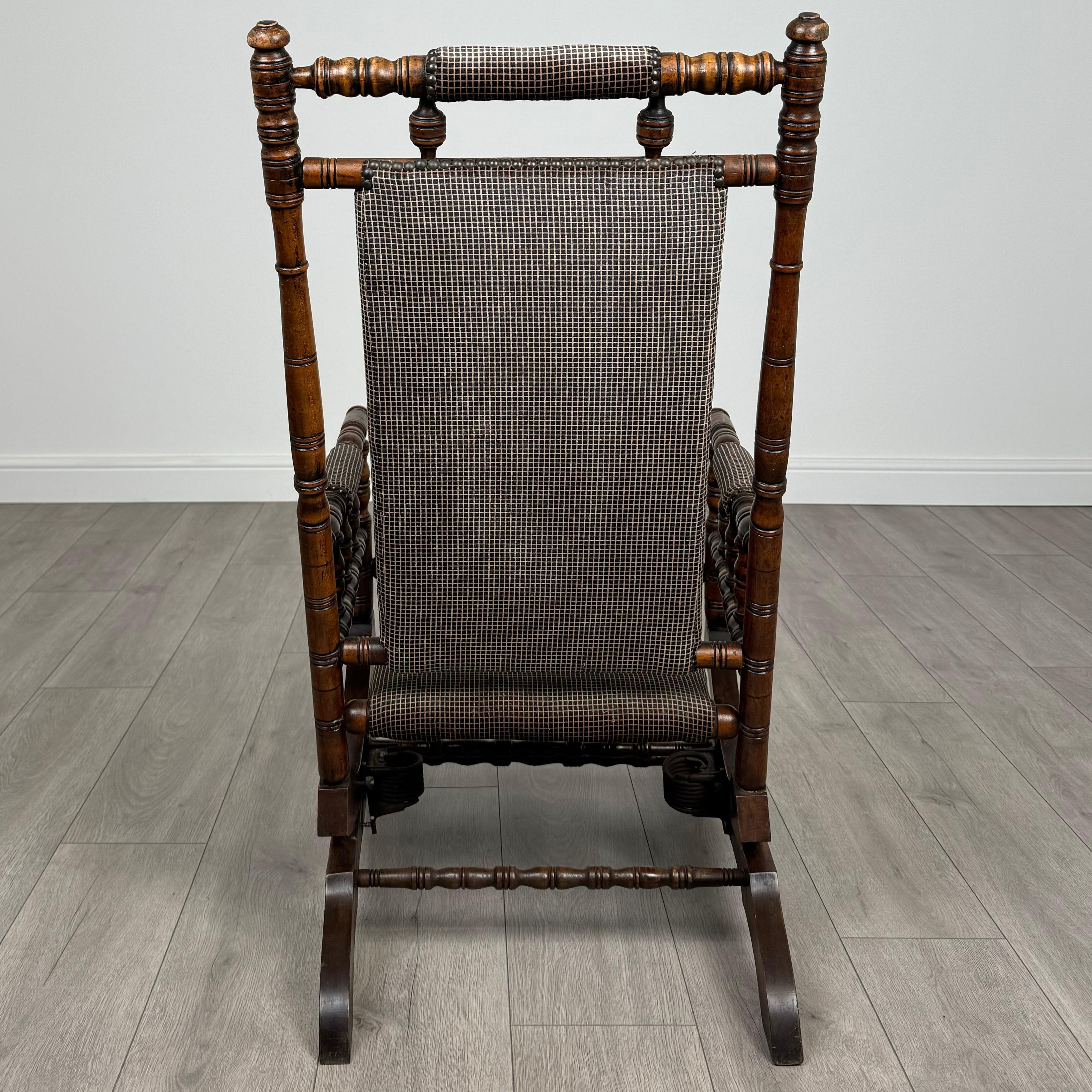 20ième siècle Fauteuil à bascule américain ancien du 20ème siècle en hêtre ( REF AF-3649 ) en vente