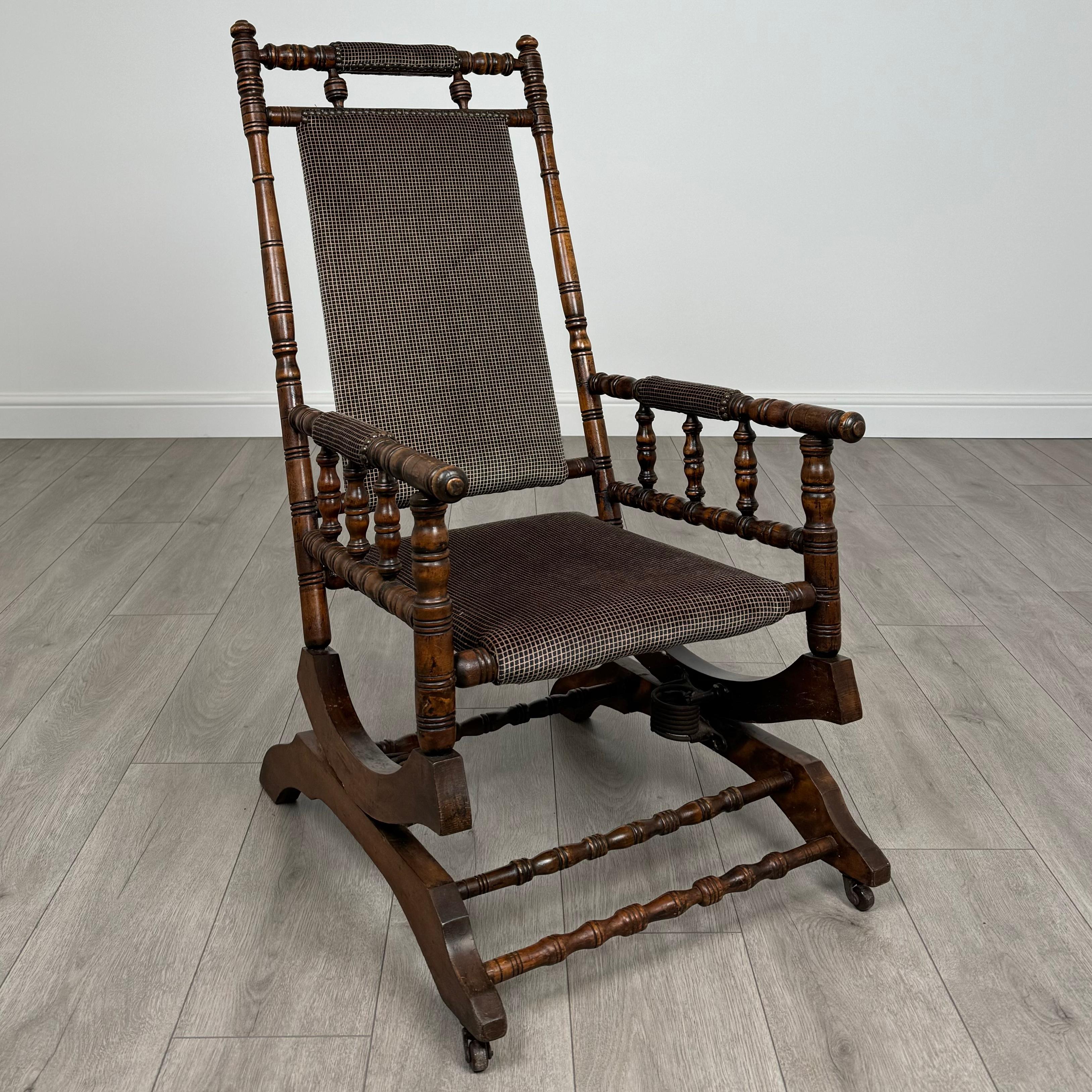 Fauteuil à bascule américain ancien du 20ème siècle en hêtre ( REF AF-3649 ) en vente 2