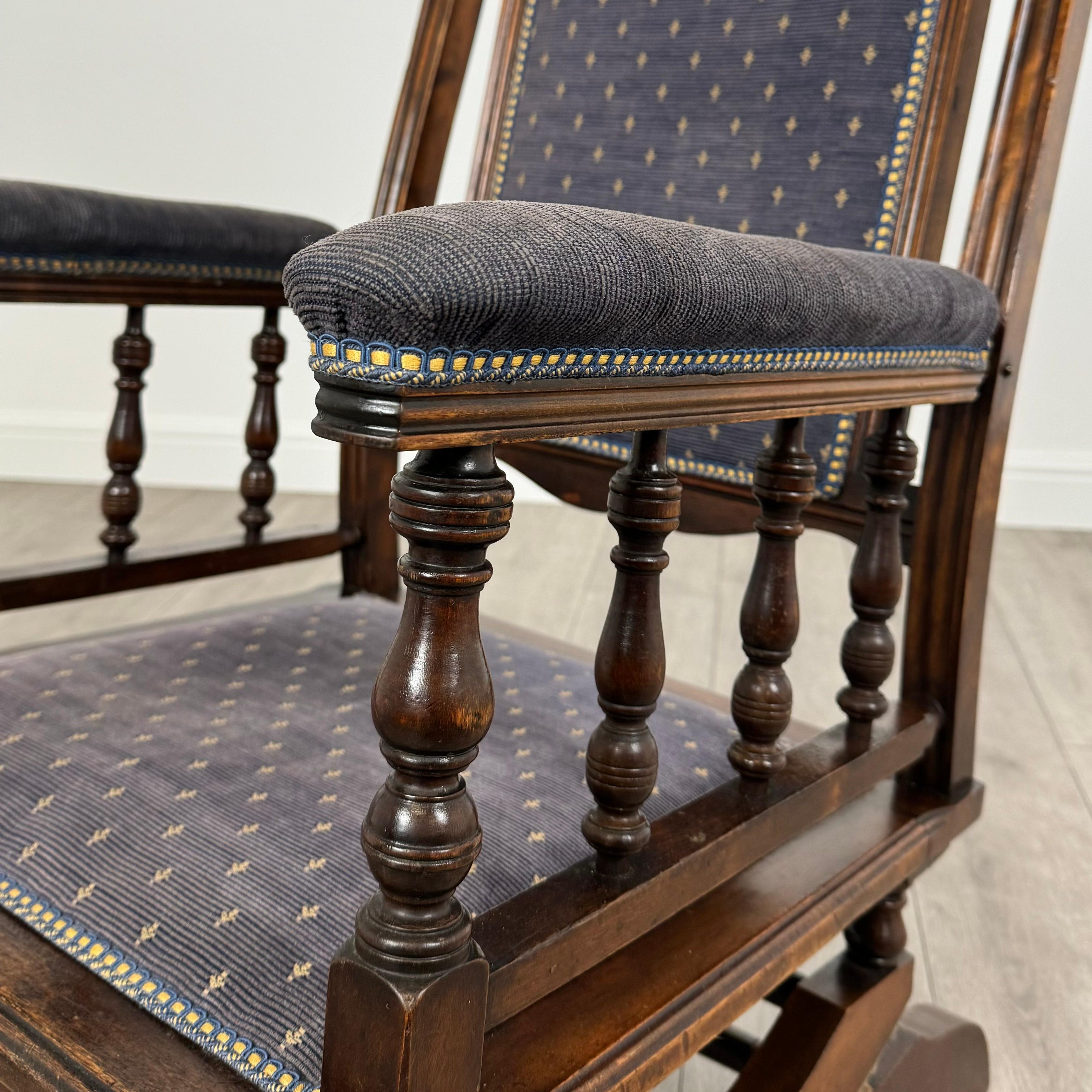 Fauteuil à bascule américain ancien du 20ème siècle en hêtre ( REF AF-3615 ) en vente 5