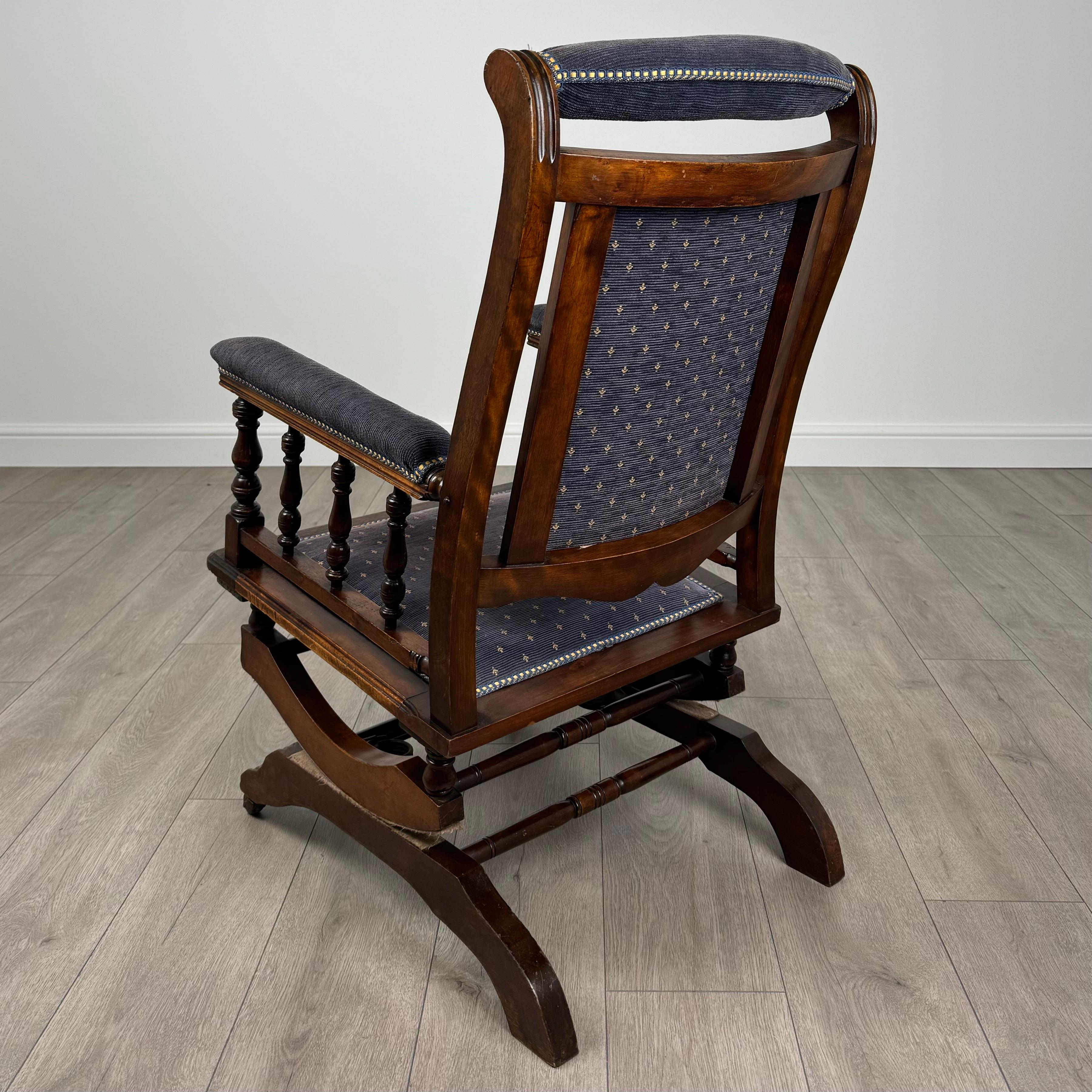 Fauteuil à bascule américain ancien du 20ème siècle en hêtre ( REF AF-3615 ) Bon état - En vente à Ledbury, GB