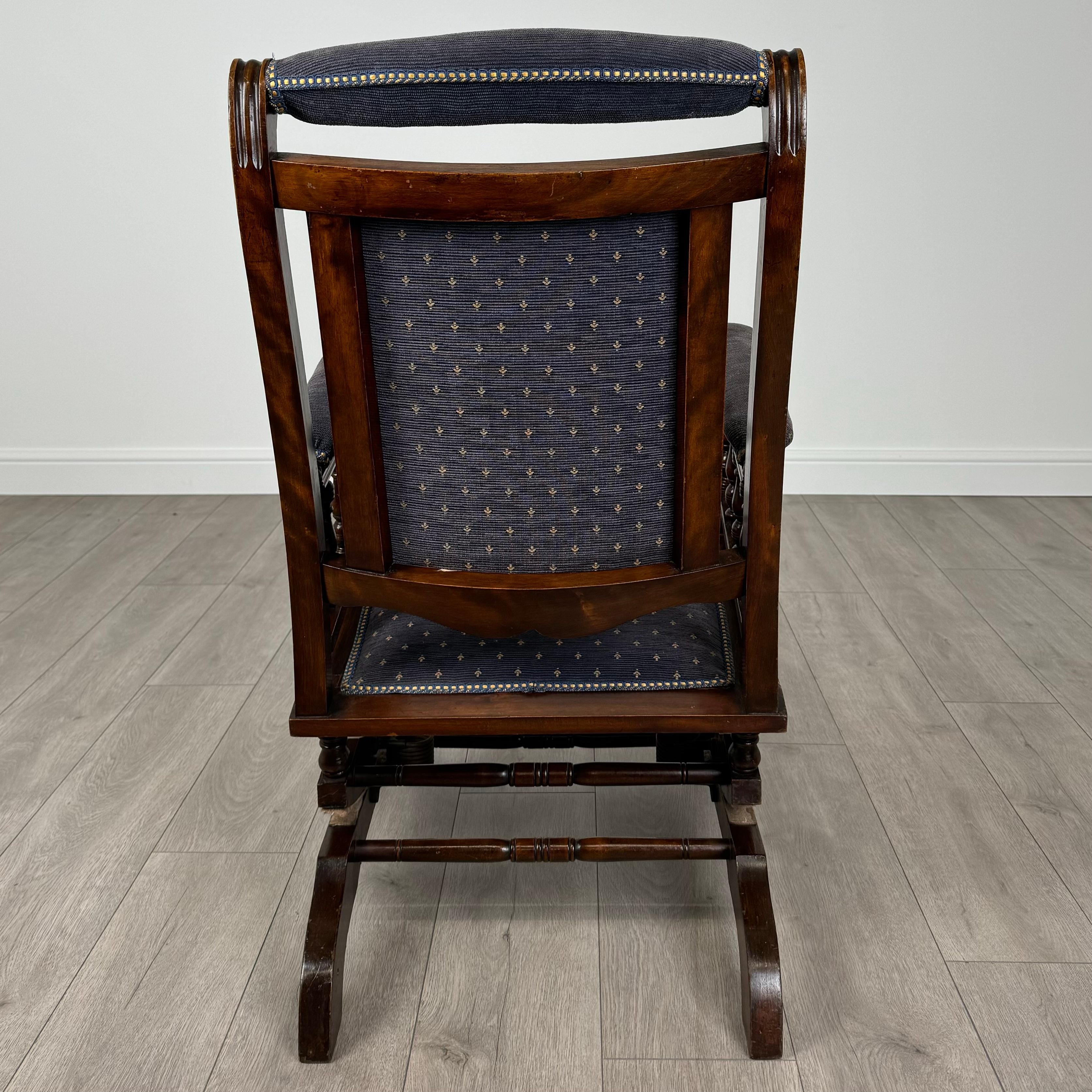 20ième siècle Fauteuil à bascule américain ancien du 20ème siècle en hêtre ( REF AF-3615 ) en vente