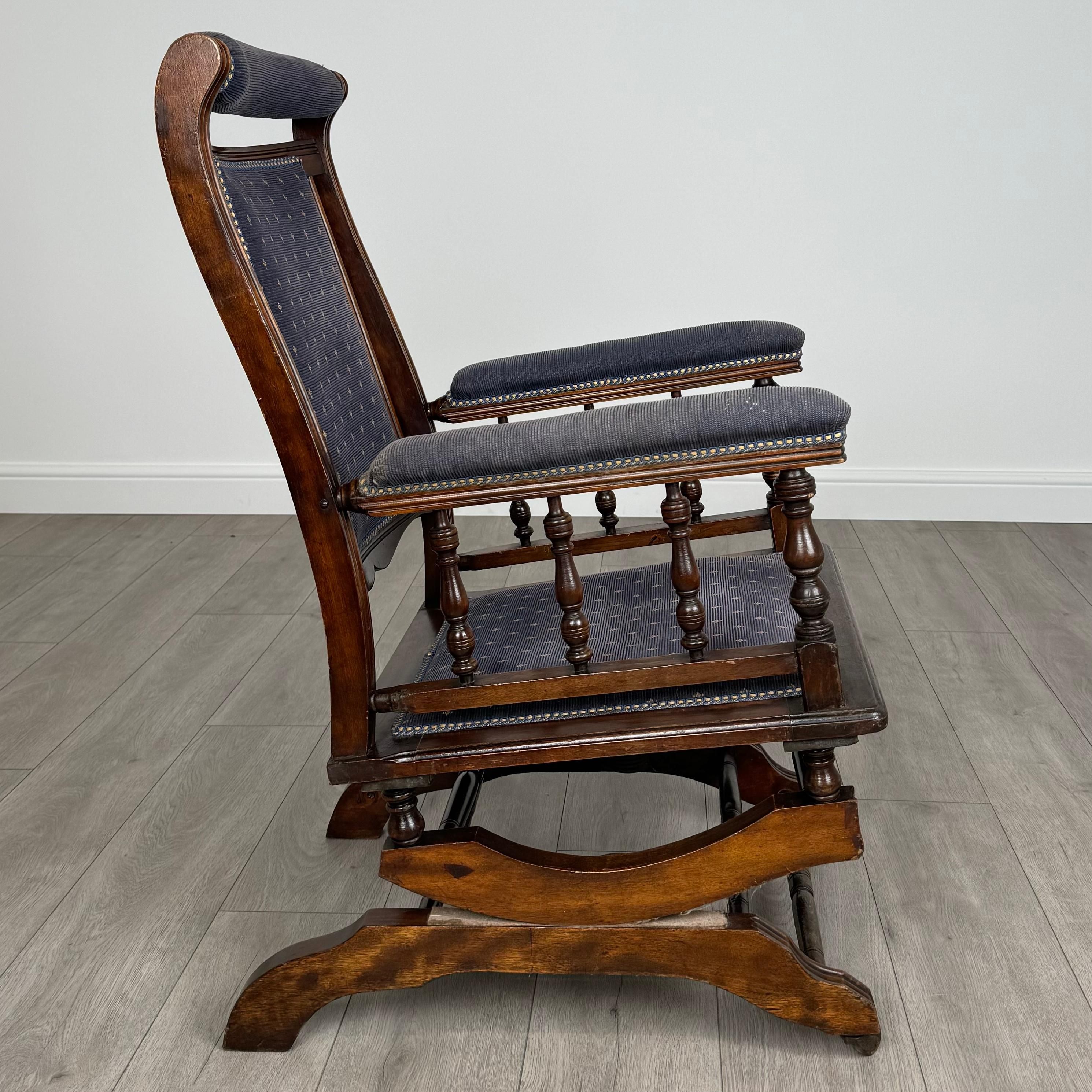Fauteuil à bascule américain ancien du 20ème siècle en hêtre ( REF AF-3615 ) en vente 1