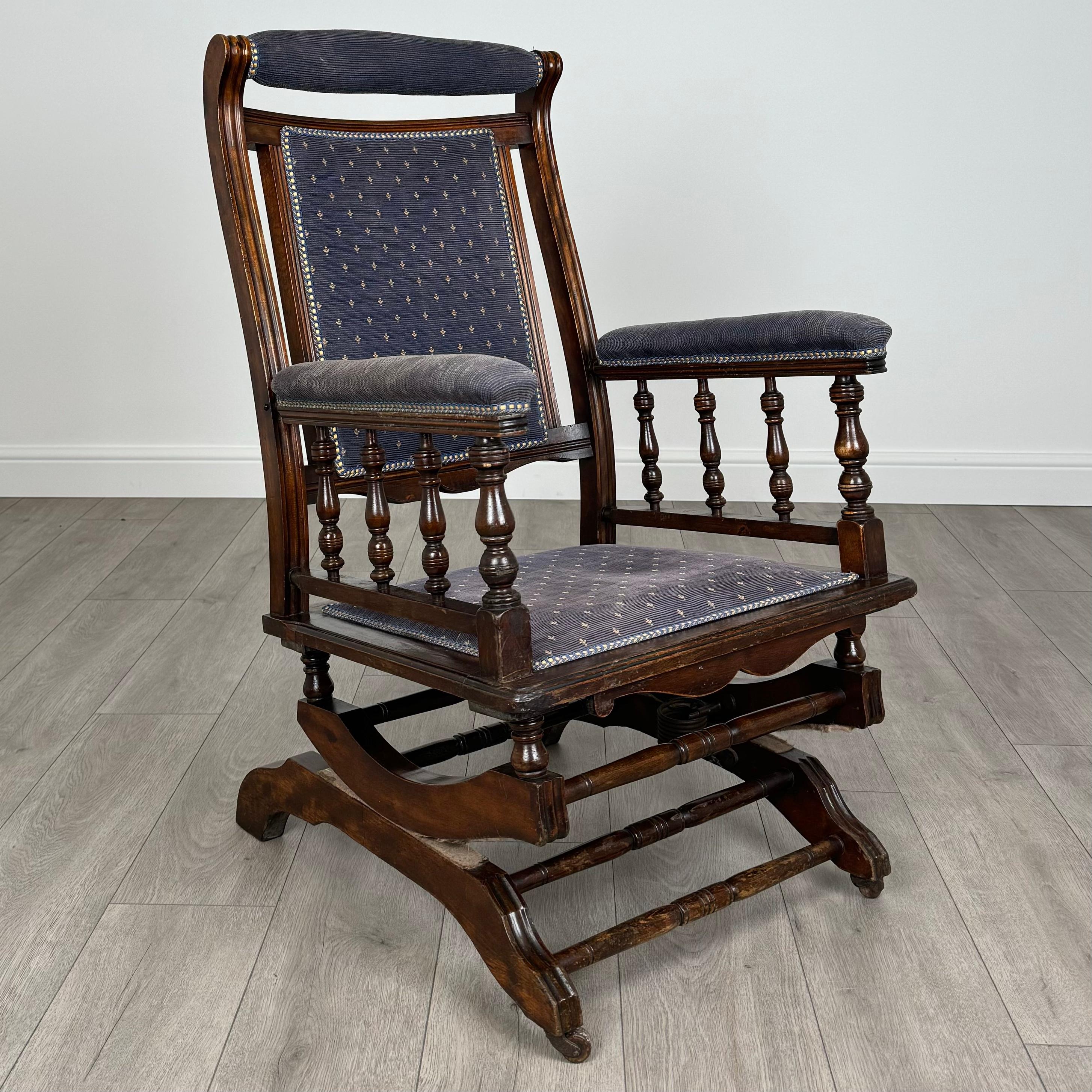 Fauteuil à bascule américain ancien du 20ème siècle en hêtre ( REF AF-3615 ) en vente 2