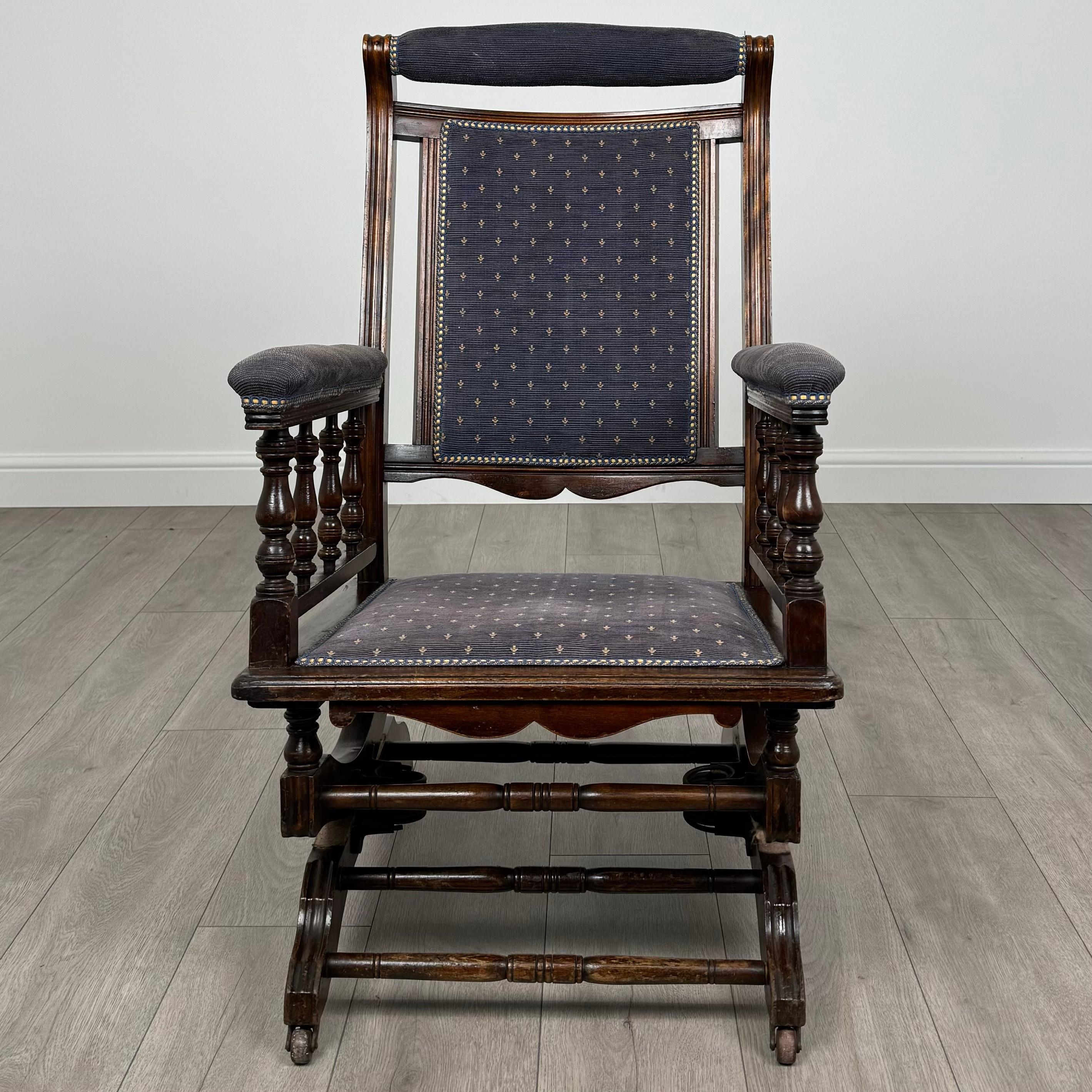 Fauteuil à bascule américain ancien du 20ème siècle en hêtre ( REF AF-3615 ) en vente 3