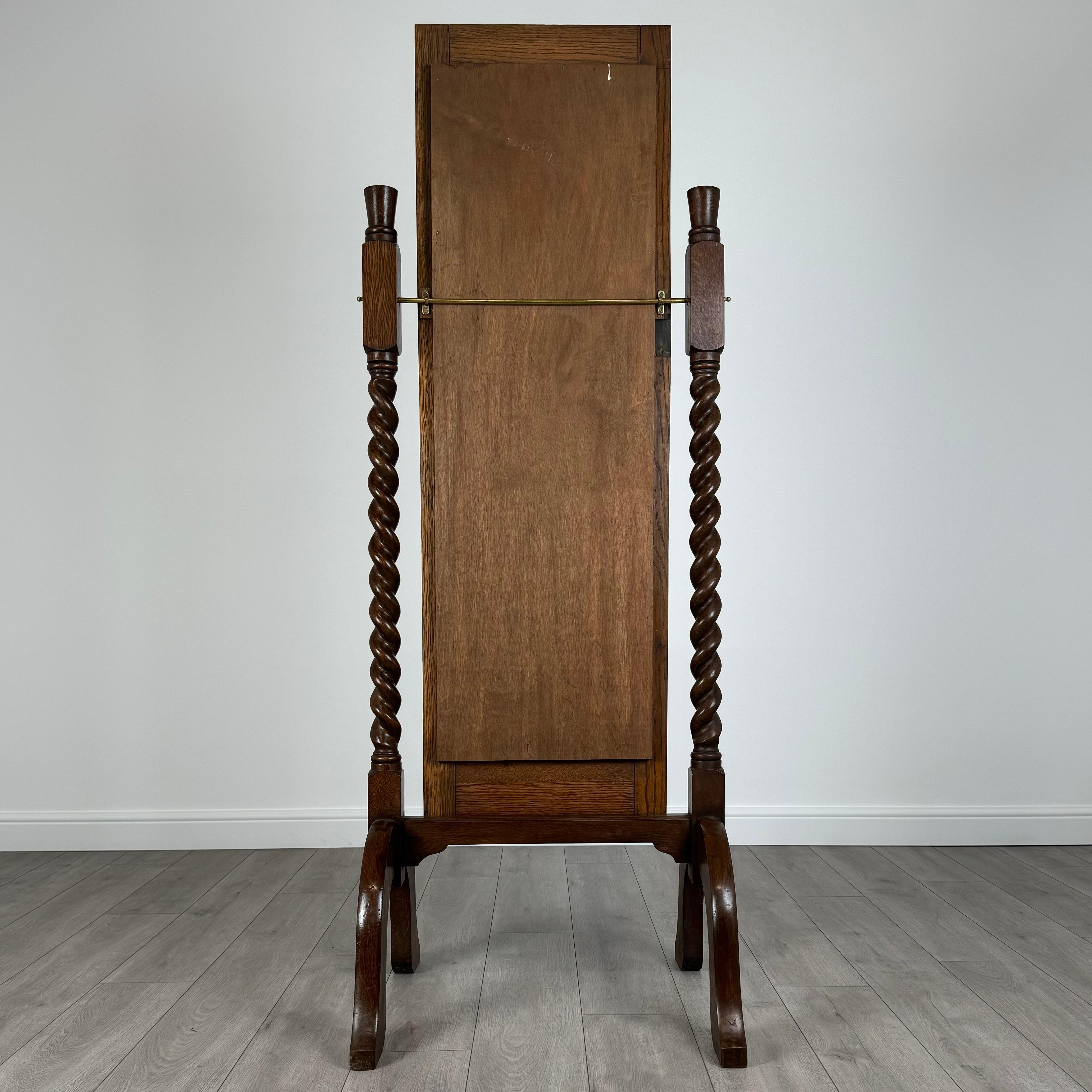 Antico specchio ovale Barley Twist del XX secolo in Oak ( REF AFS-3541 ) In condizioni buone in vendita a Ledbury, GB