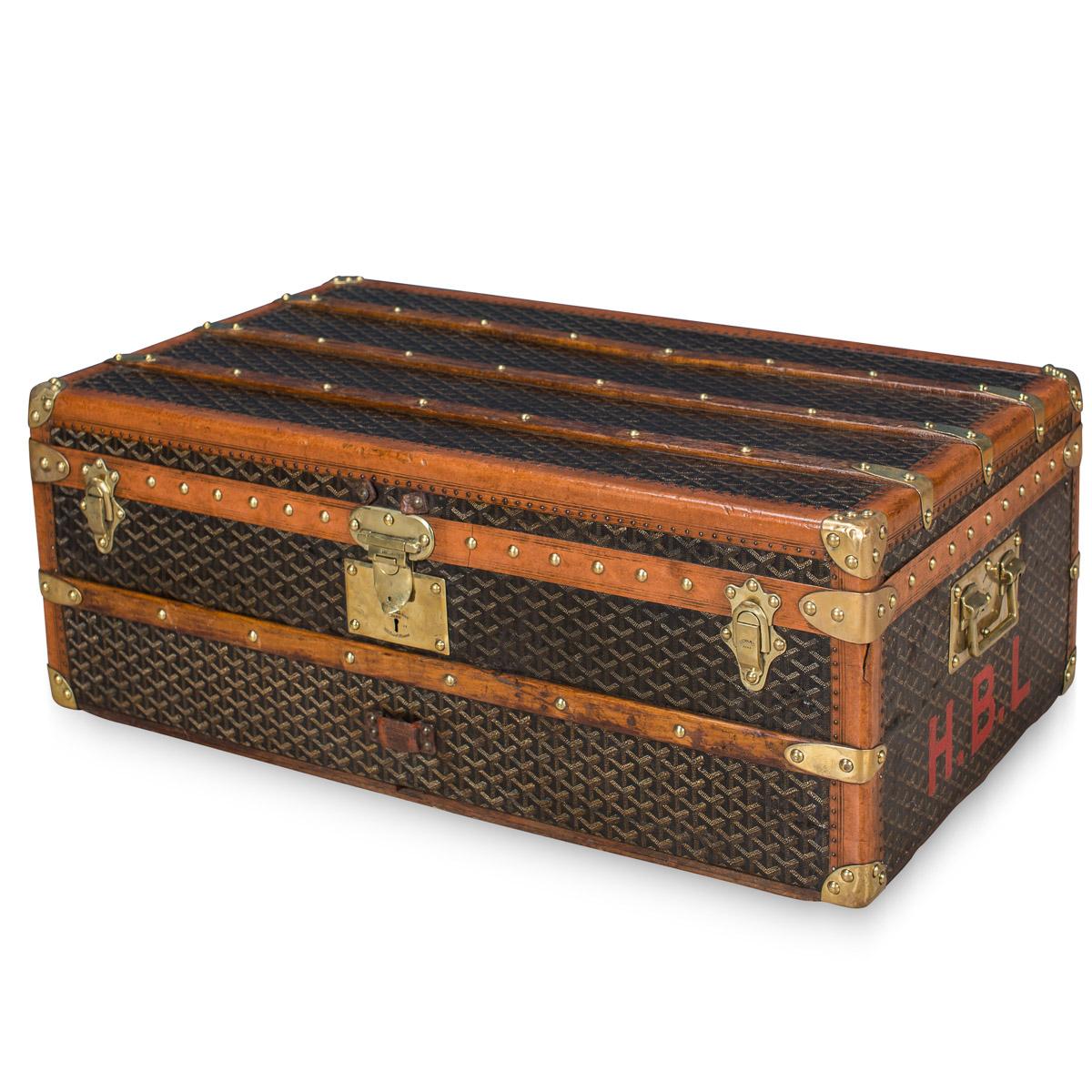 A wonderful Goyard cabin trunk dating to the early part of the 20th century, circa 1900-1910. Over recent years the brand has been relaunched and has taken the world of fashion by storm. The original E. Goyard firm was a trunk maker which rivalled