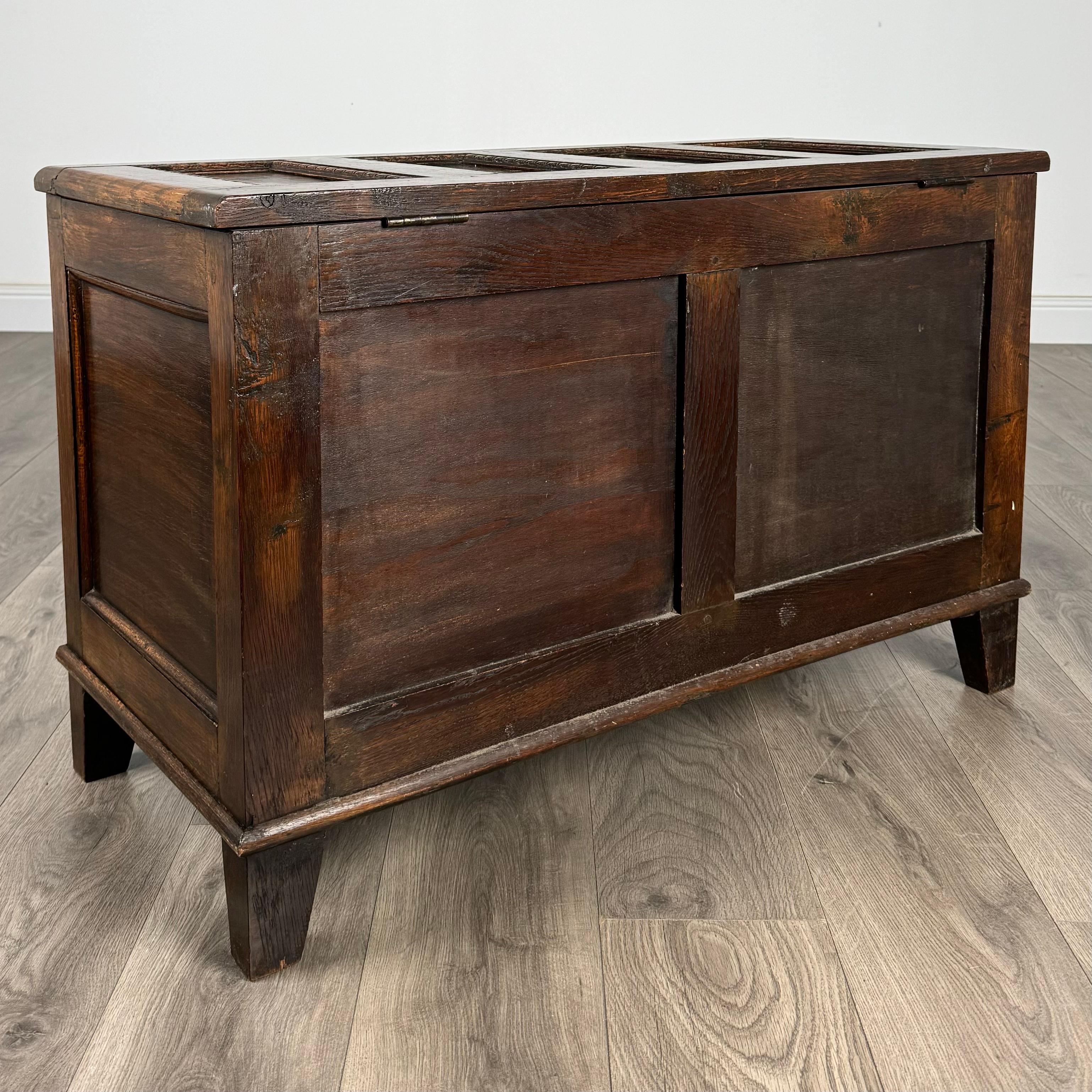 20ième siècle Boîte de couvertures ancienne du 20ème siècle en chêne (REF AF-3276) en vente