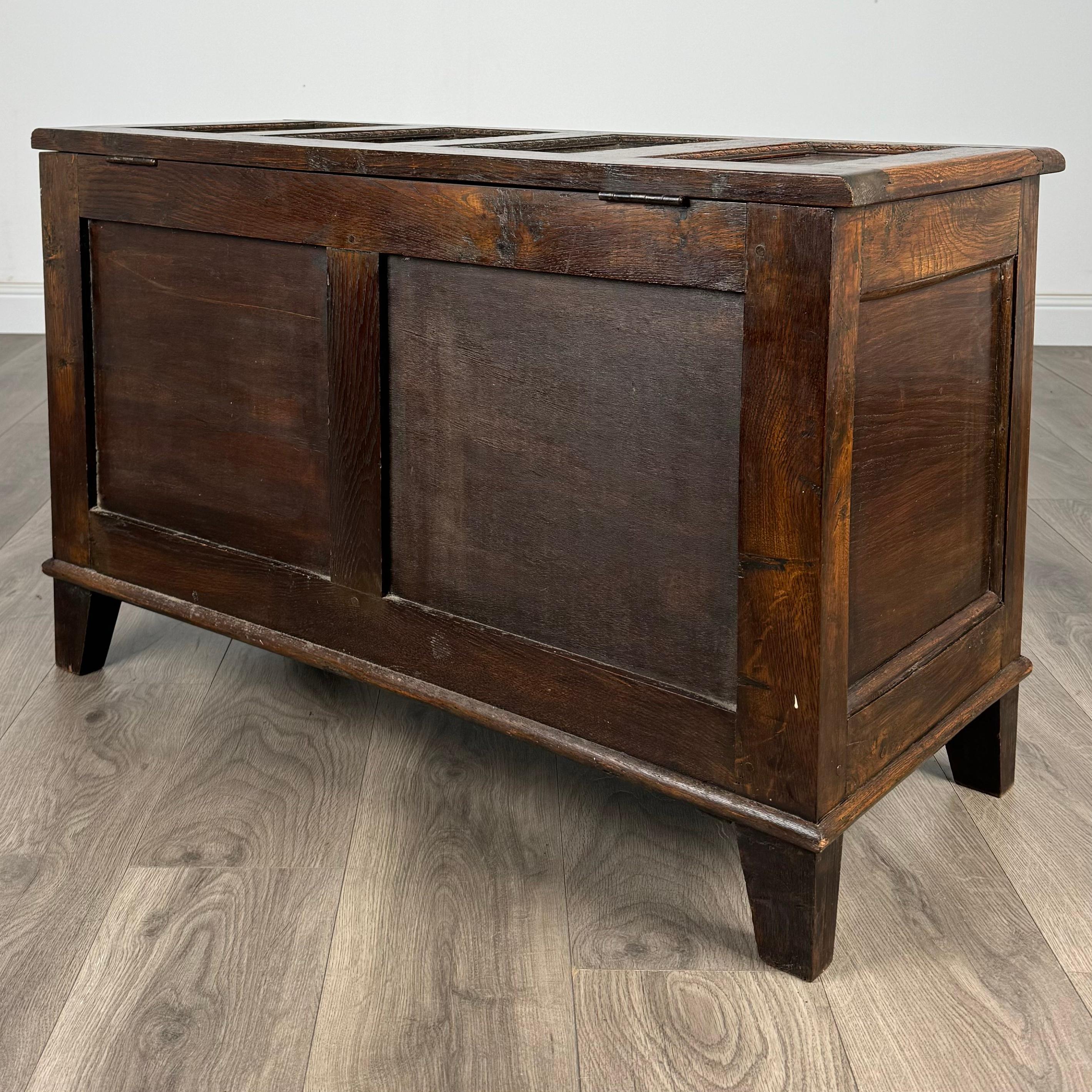 Boîte de couvertures ancienne du 20ème siècle en chêne (REF AF-3276) en vente 1