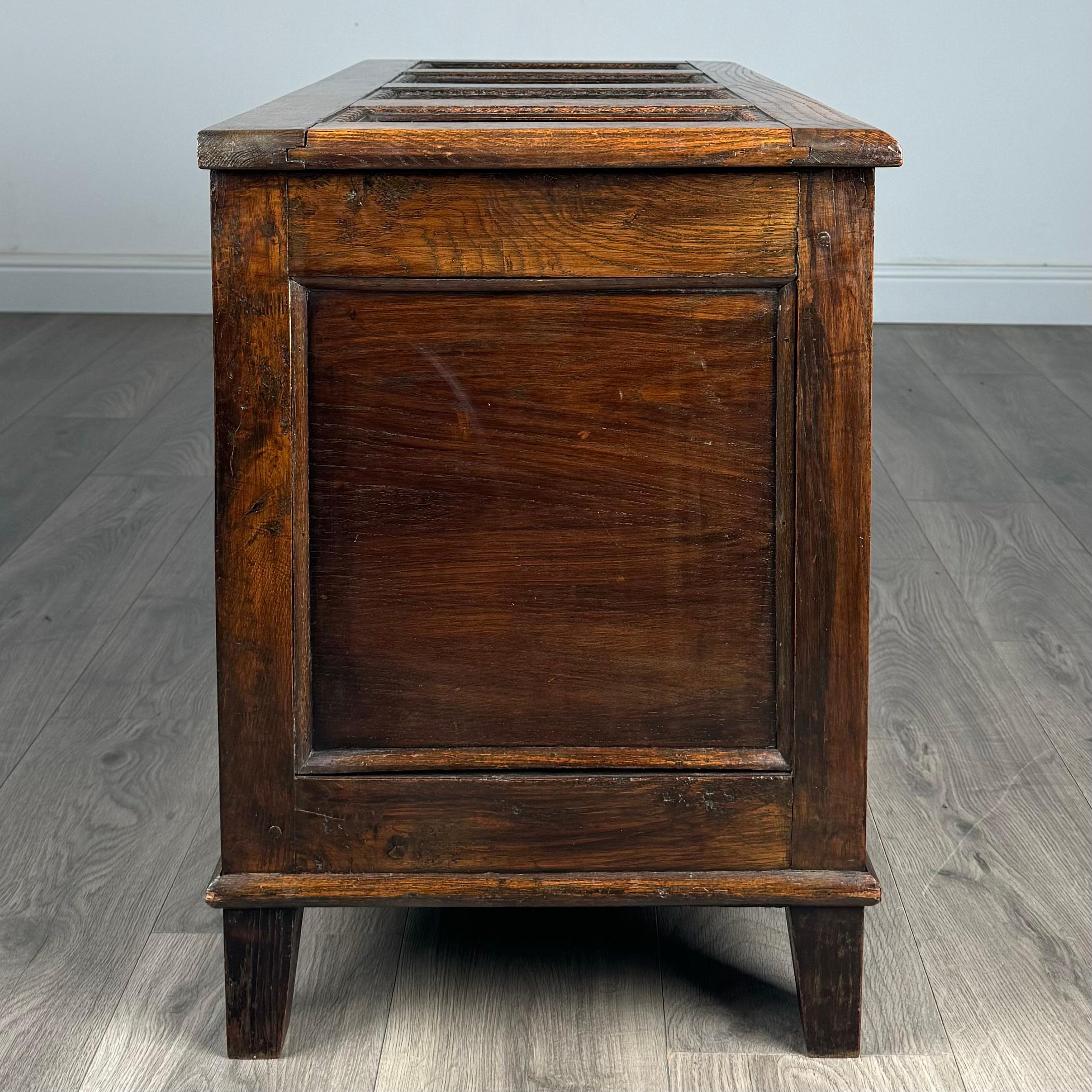 Boîte de couvertures ancienne du 20ème siècle en chêne (REF AF-3276) en vente 2