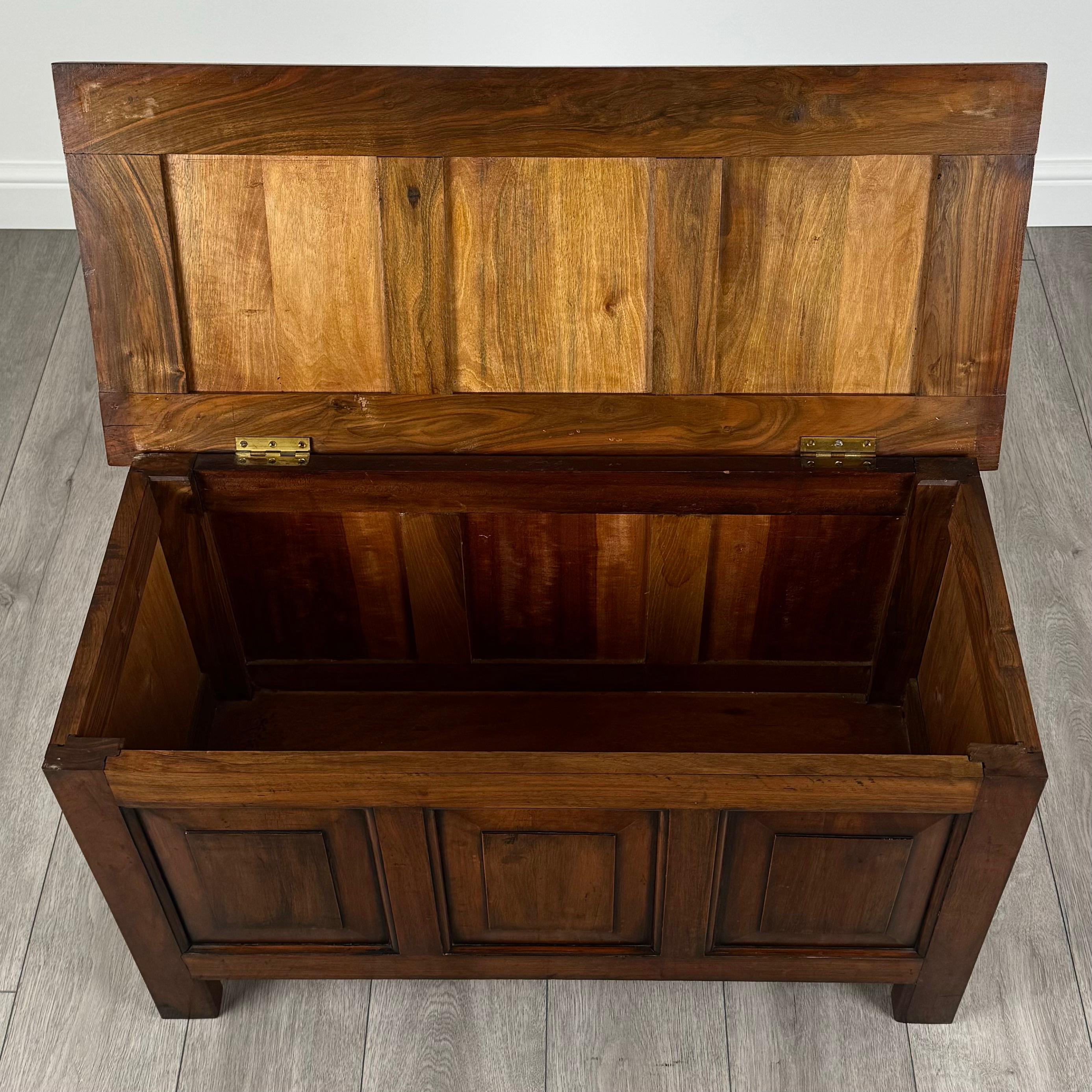 Coffre à couvertures ancien du 20ème siècle en noyer ( REF AF-3532 ) en vente 5