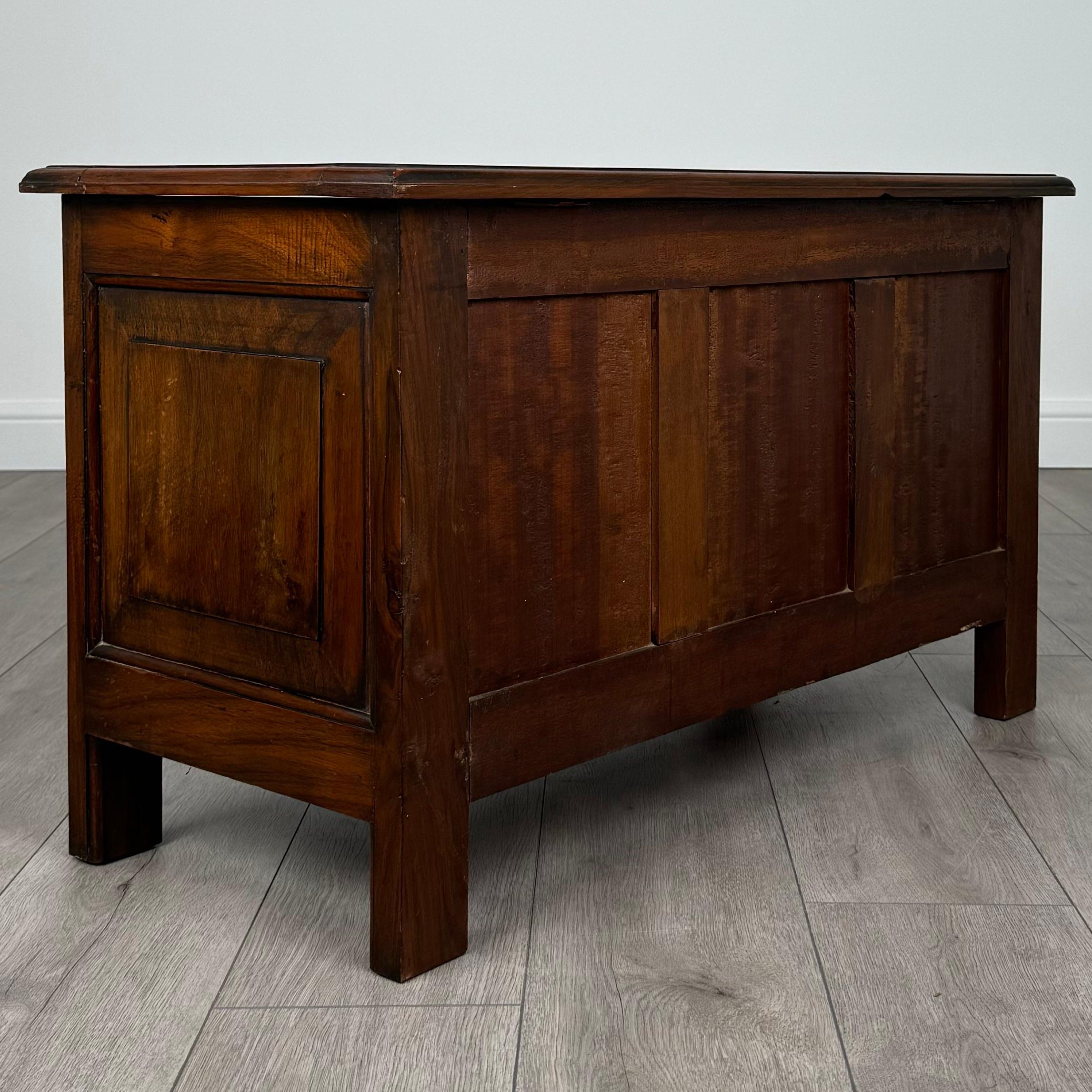 20ième siècle Coffre à couvertures ancien du 20ème siècle en noyer ( REF AF-3532 ) en vente
