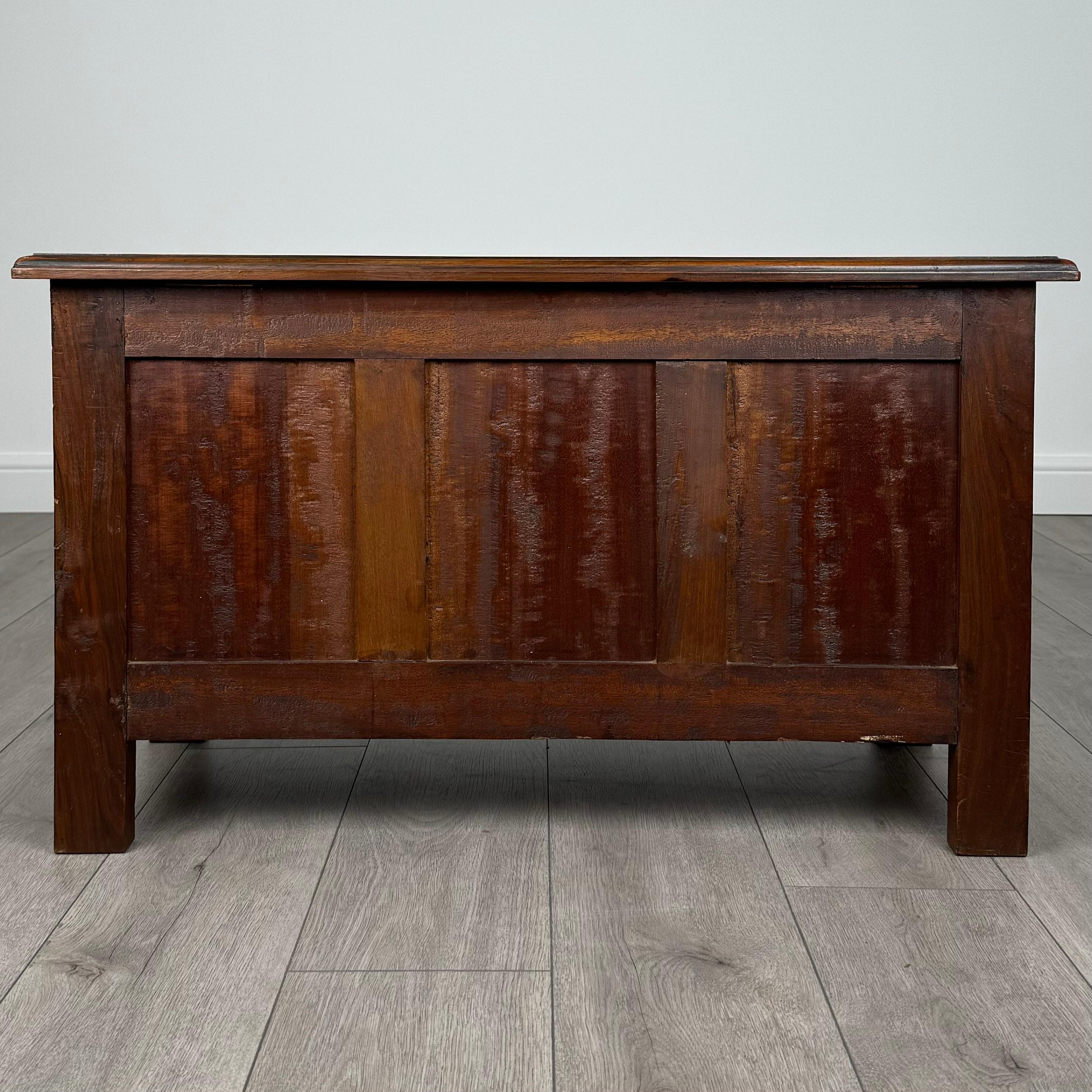 Noyer Coffre à couvertures ancien du 20ème siècle en noyer ( REF AF-3532 ) en vente