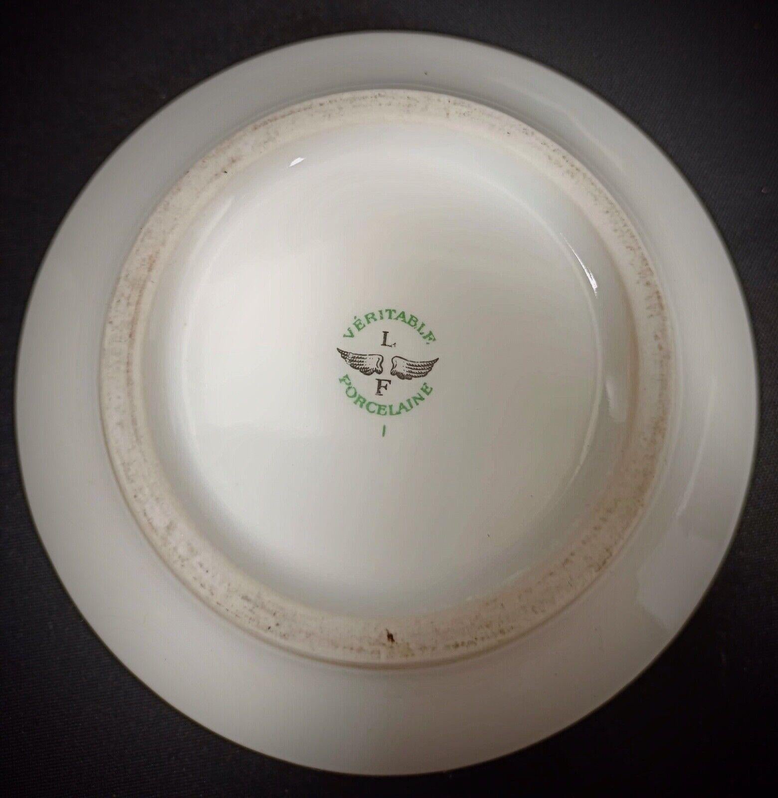 20ième siècle Ancienne Bonbonnière du 20ème siècle en I.L.A. véritable Porcelaine, Scène de Coach  - 2Y128 en vente