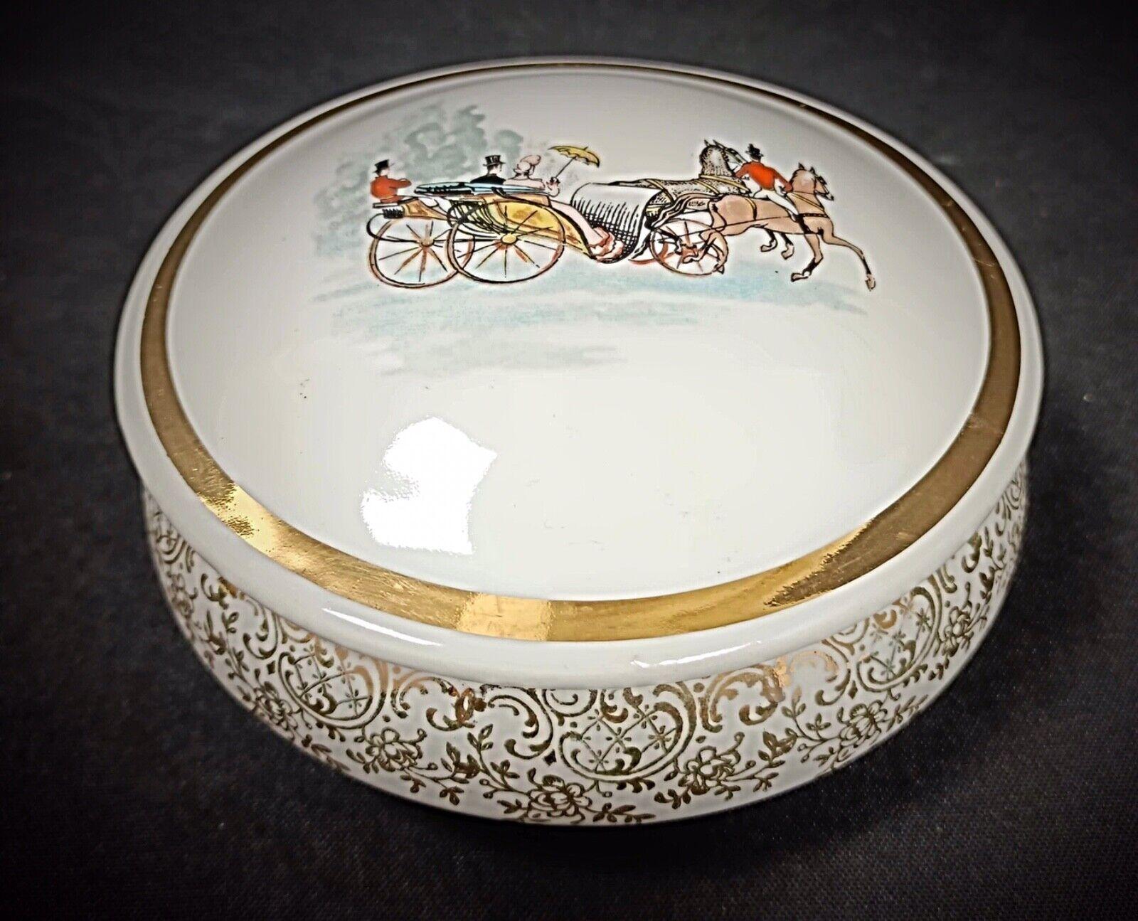 Ancienne Bonbonnière du 20ème siècle en I.L.A. véritable Porcelaine, Scène de Coach  - 2Y128 en vente 1