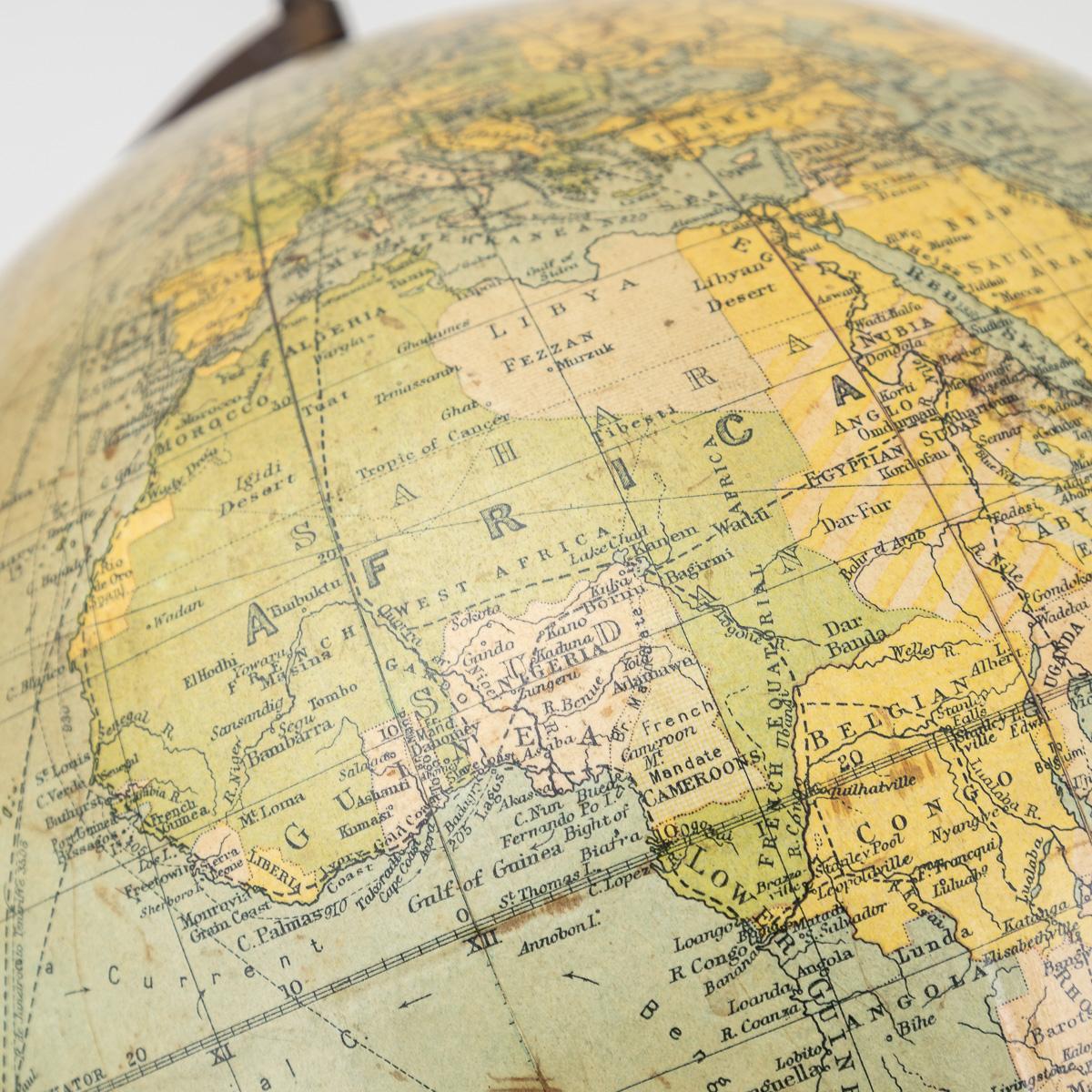 Antique British Empire Globe del XX secolo di George Philip & Son Ltd c.C. 4