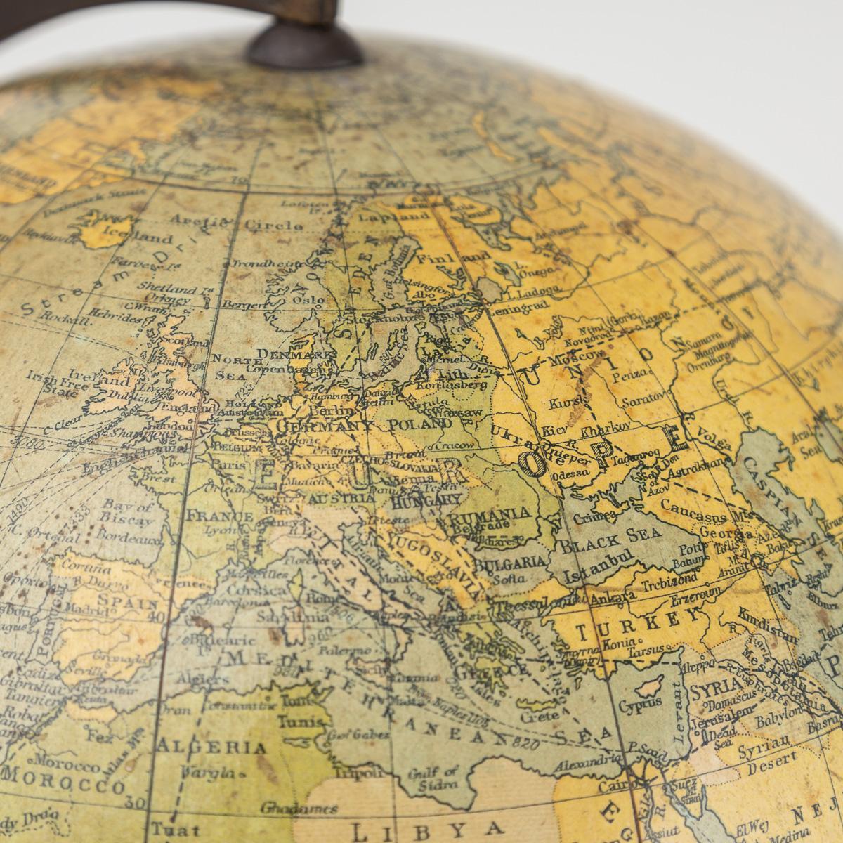 Antique British Empire Globe del XX secolo di George Philip & Son Ltd c.C. 10