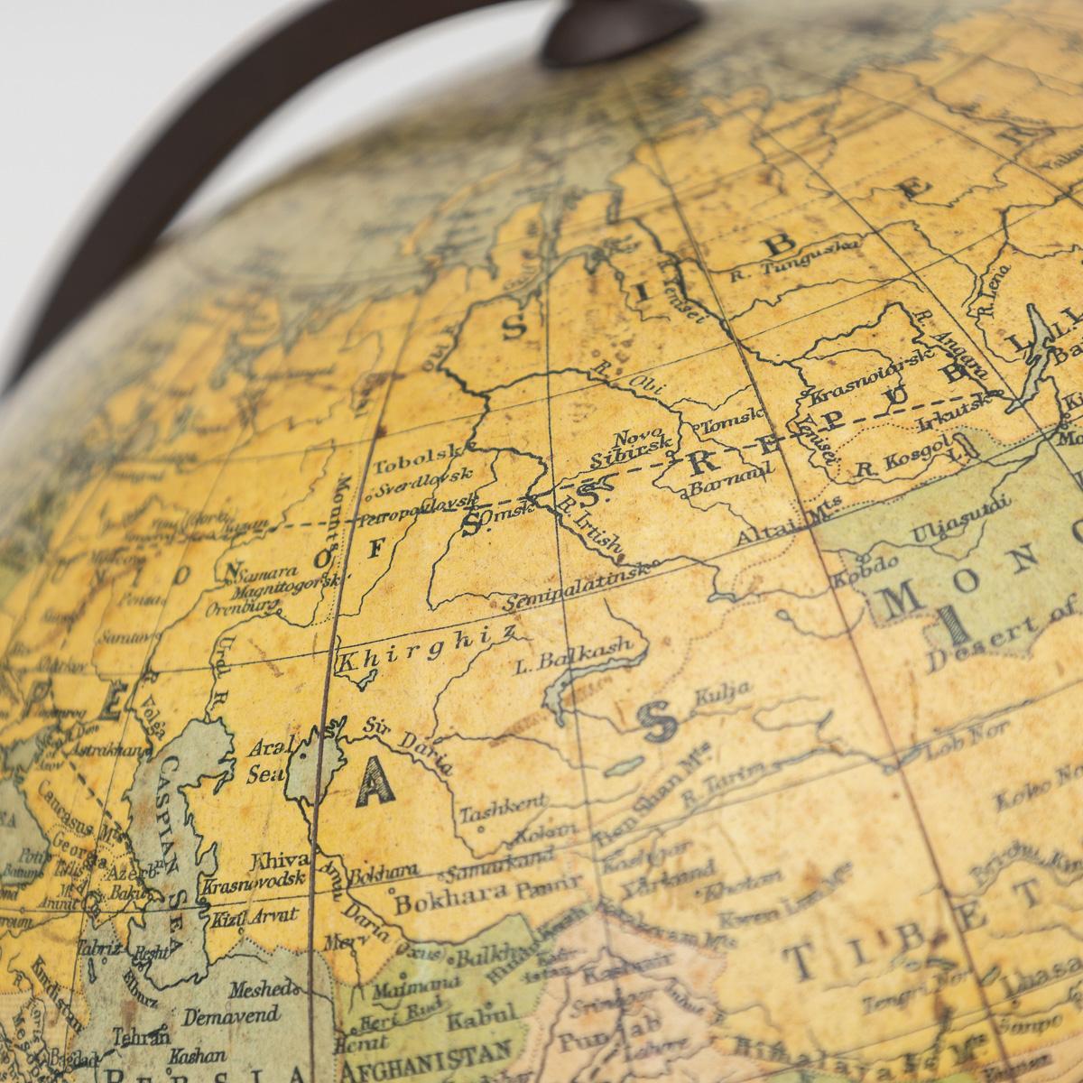 Antique British Empire Globe del XX secolo di George Philip & Son Ltd c.C. 2