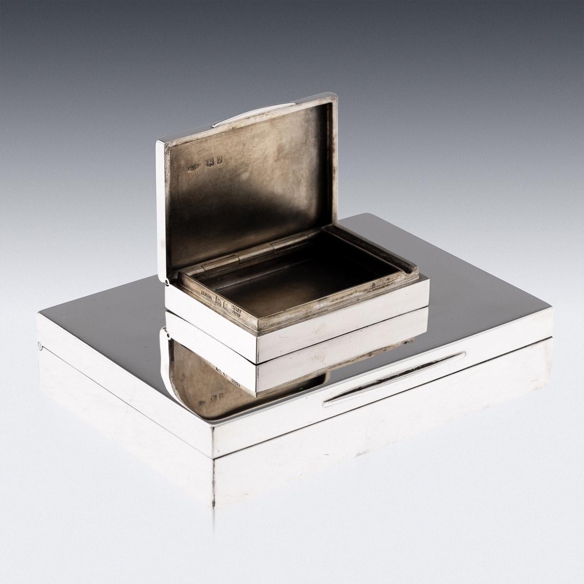 Argent Boîte à cigares britannique du 20ème siècle à deux niveaux en argent massif, Asprey & Co, vers 1920 en vente