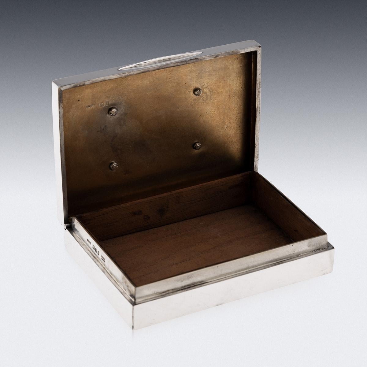 Boîte à cigares britannique du 20ème siècle à deux niveaux en argent massif, Asprey & Co, vers 1920 en vente 1