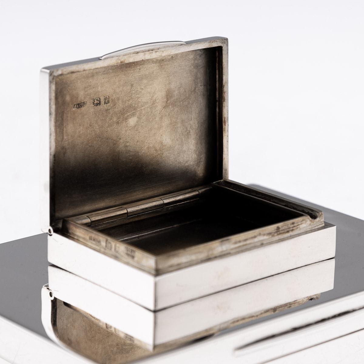 Boîte à cigares britannique du 20ème siècle à deux niveaux en argent massif, Asprey & Co, vers 1920 en vente 2