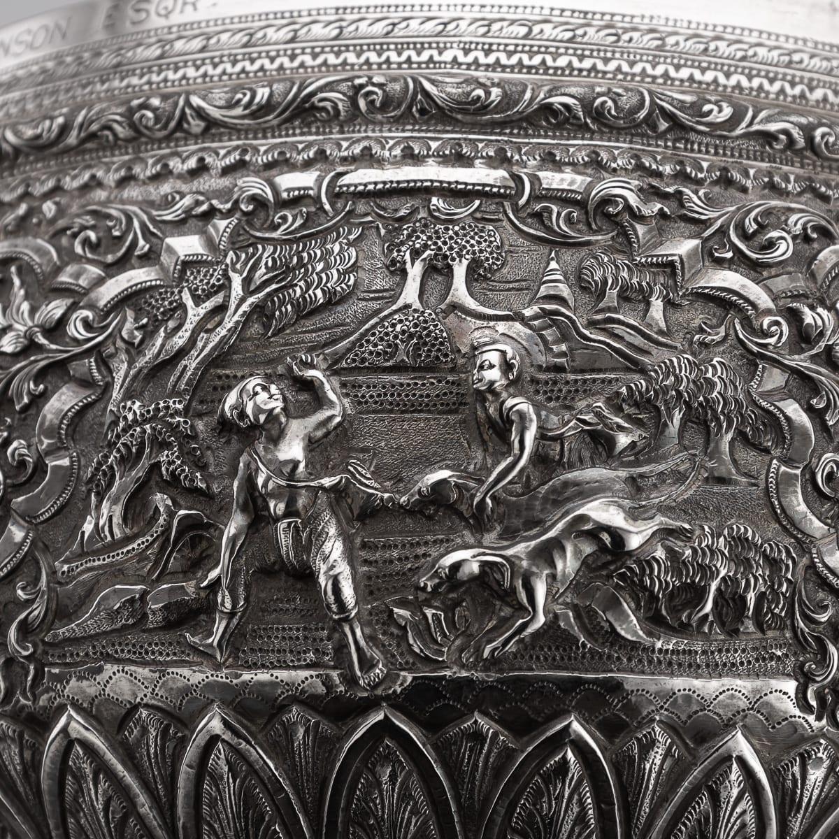 Ancienne coupe birmane en argent massif repoussé du 20e siècle 