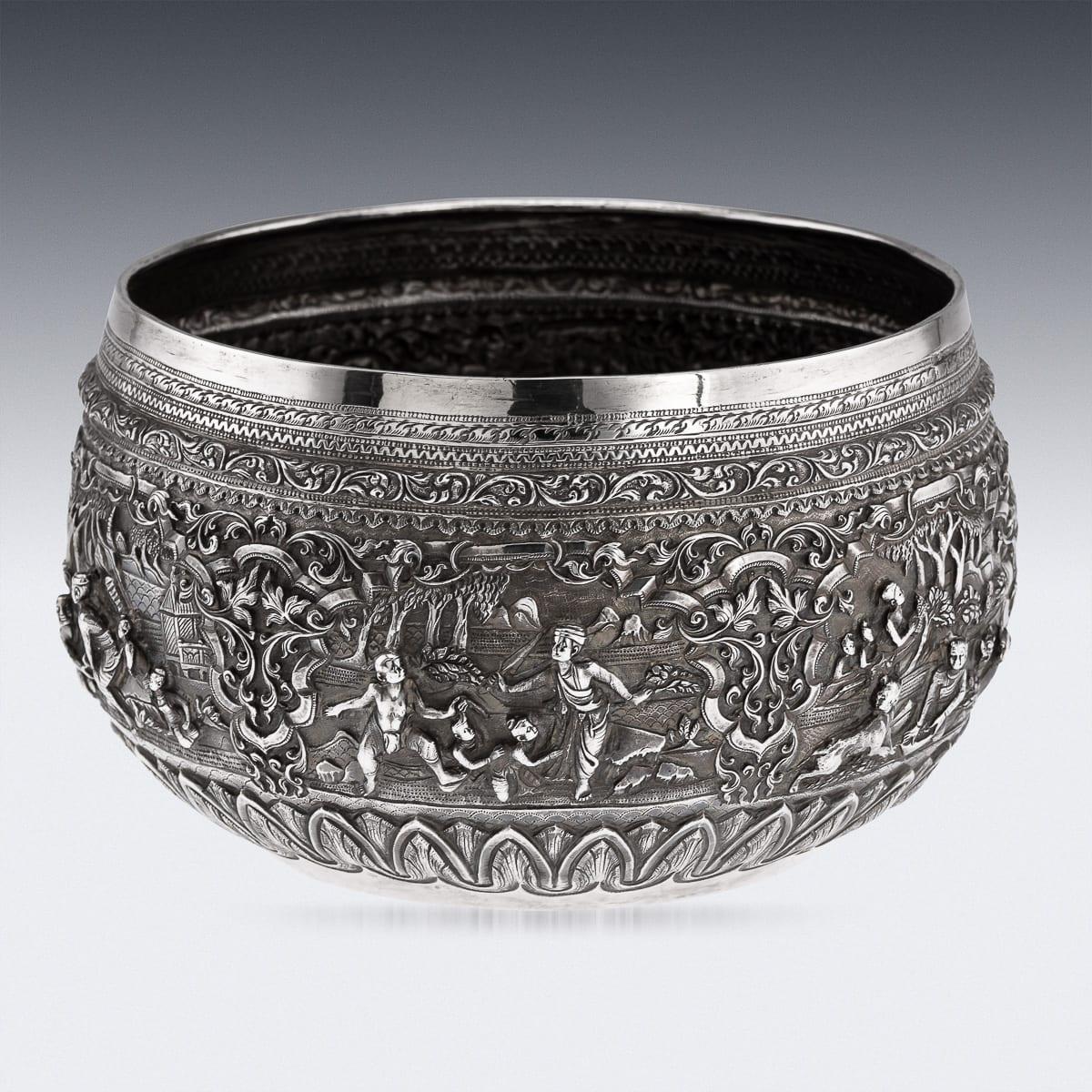 Birman Ancienne coupe birmane en argent massif repoussé du 20e siècle 