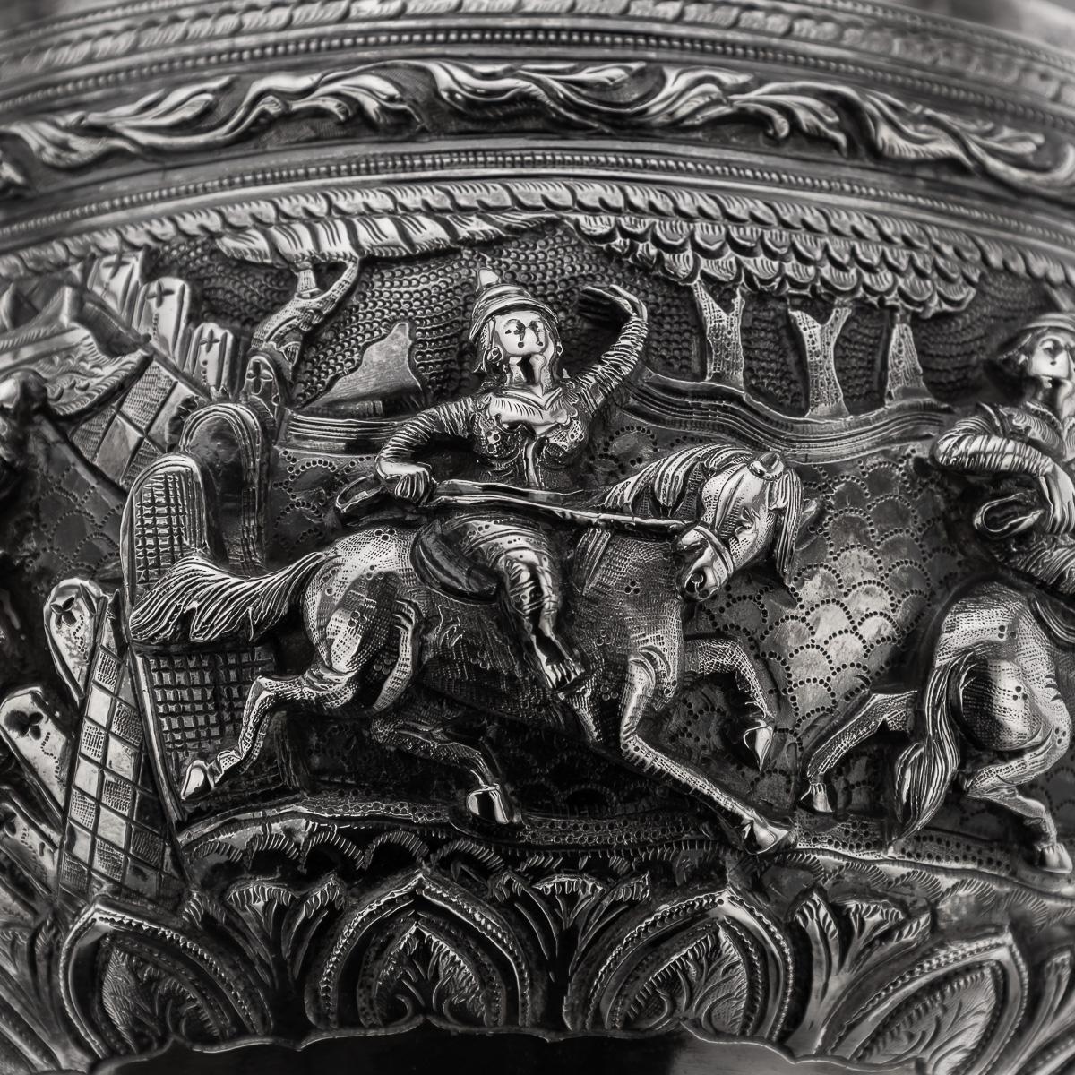 Ancienne coupe birmane en argent massif repoussé du 20e siècle 