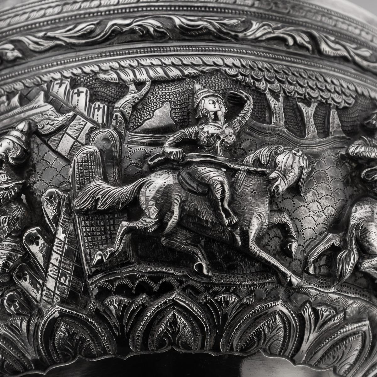 Ancienne coupe birmane en argent massif repoussé du 20e siècle 