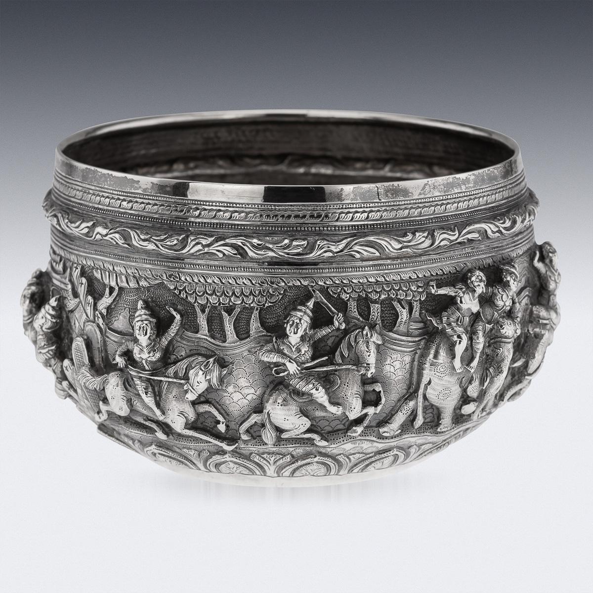 Autre Ancienne coupe birmane en argent massif repoussé du 20e siècle 