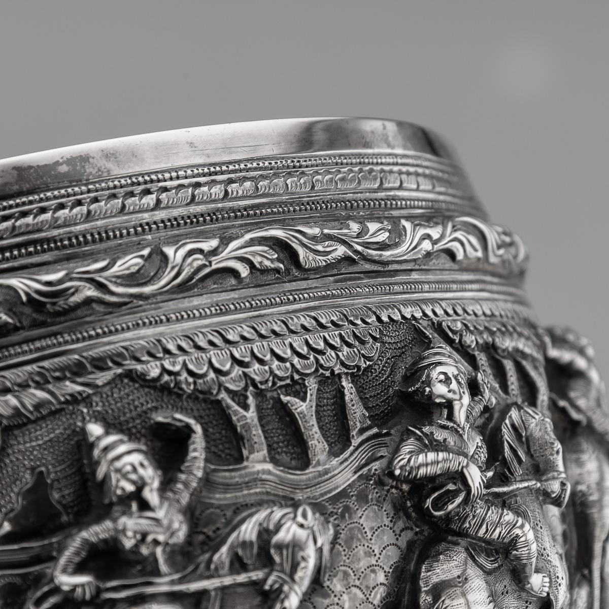 Ancienne coupe birmane en argent massif repoussé du 20e siècle 