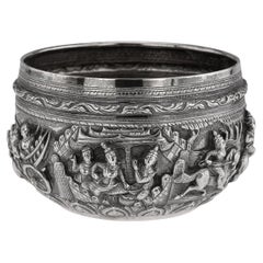Antica ciotola in argento massiccio birmano Repoussé del XX secolo "Mahajanaka Jataka