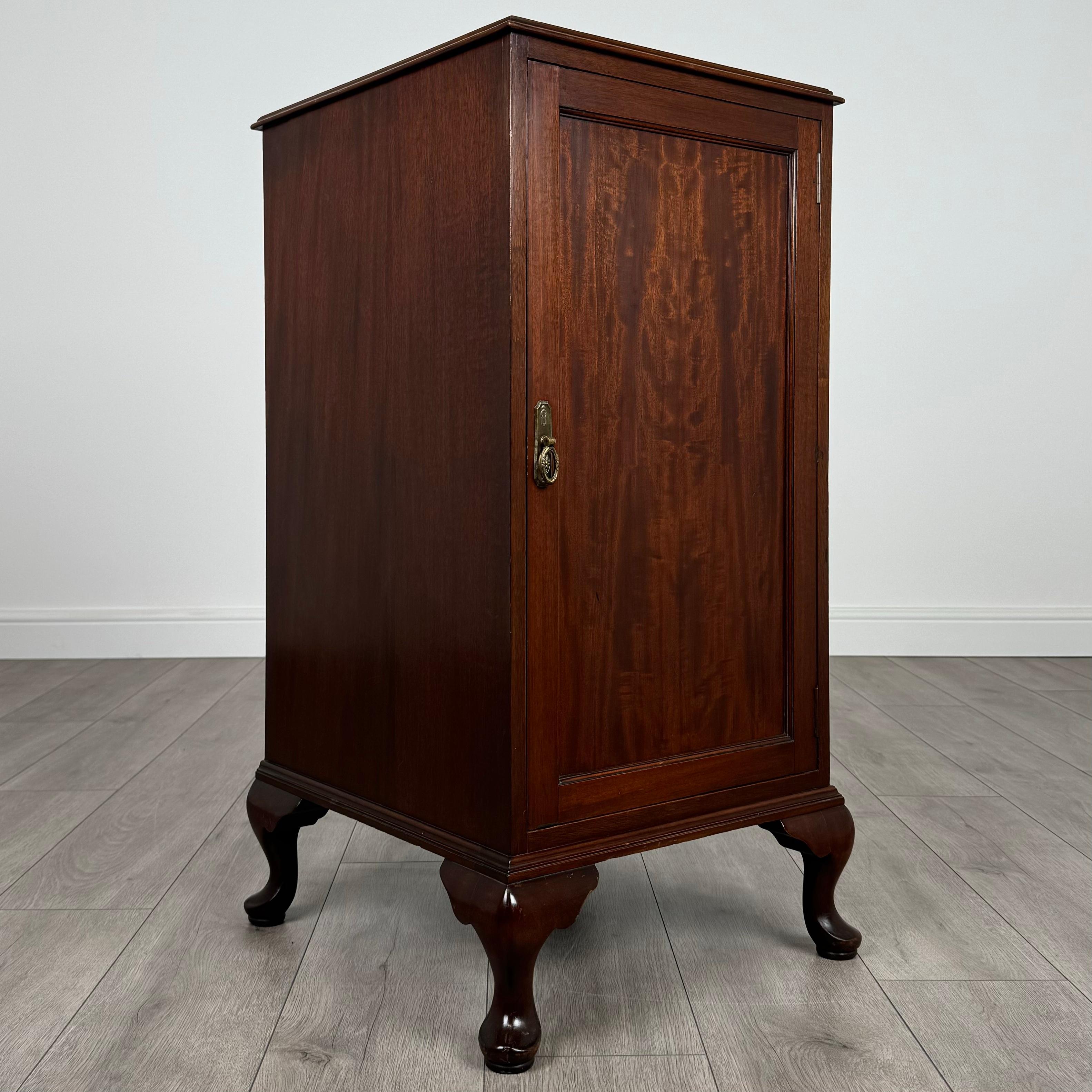 Armoire ancienne du 20ème siècle par Waring & Gillow en acajou (REF AF-3659) en vente 5