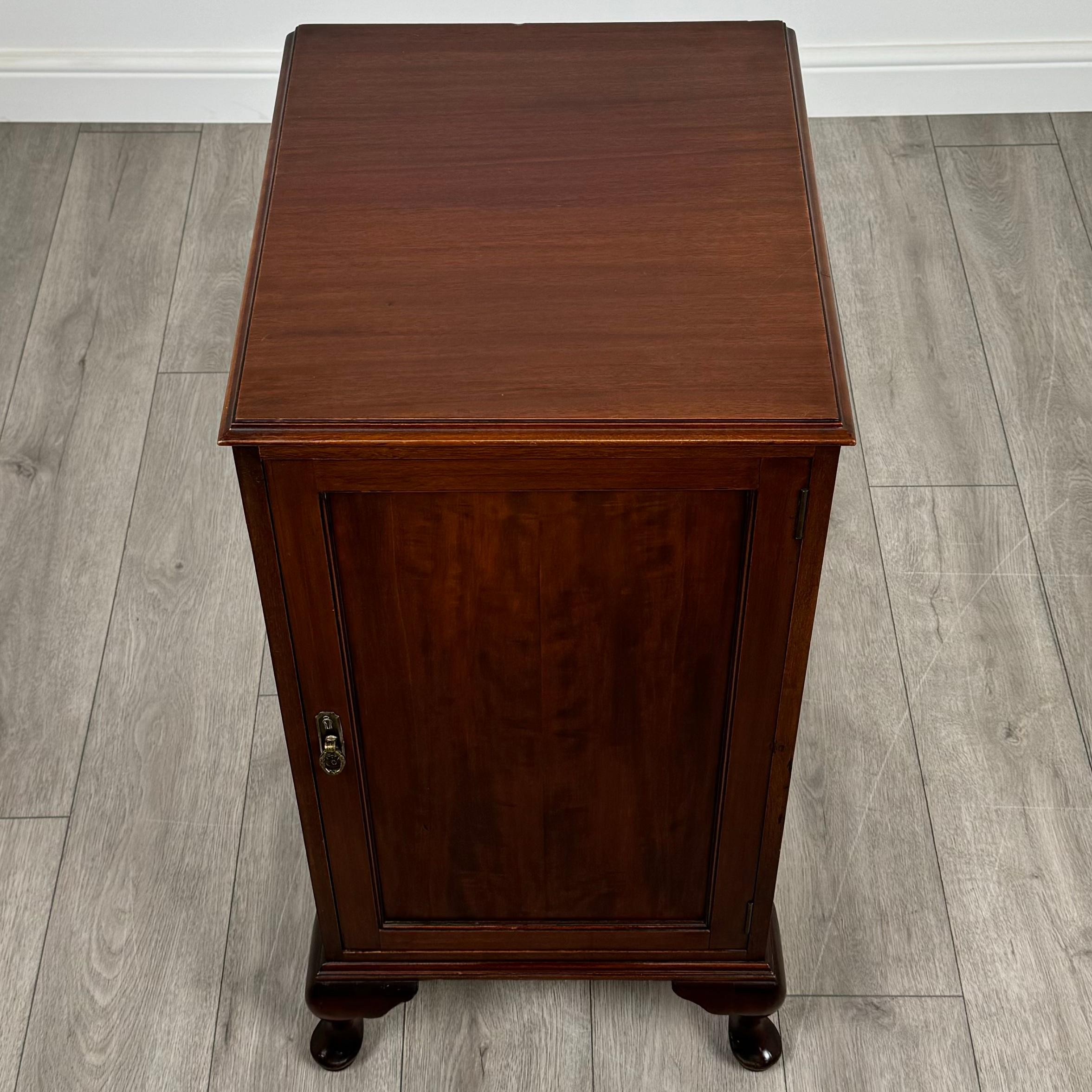 Armoire ancienne du 20ème siècle par Waring & Gillow en acajou (REF AF-3659) en vente 6