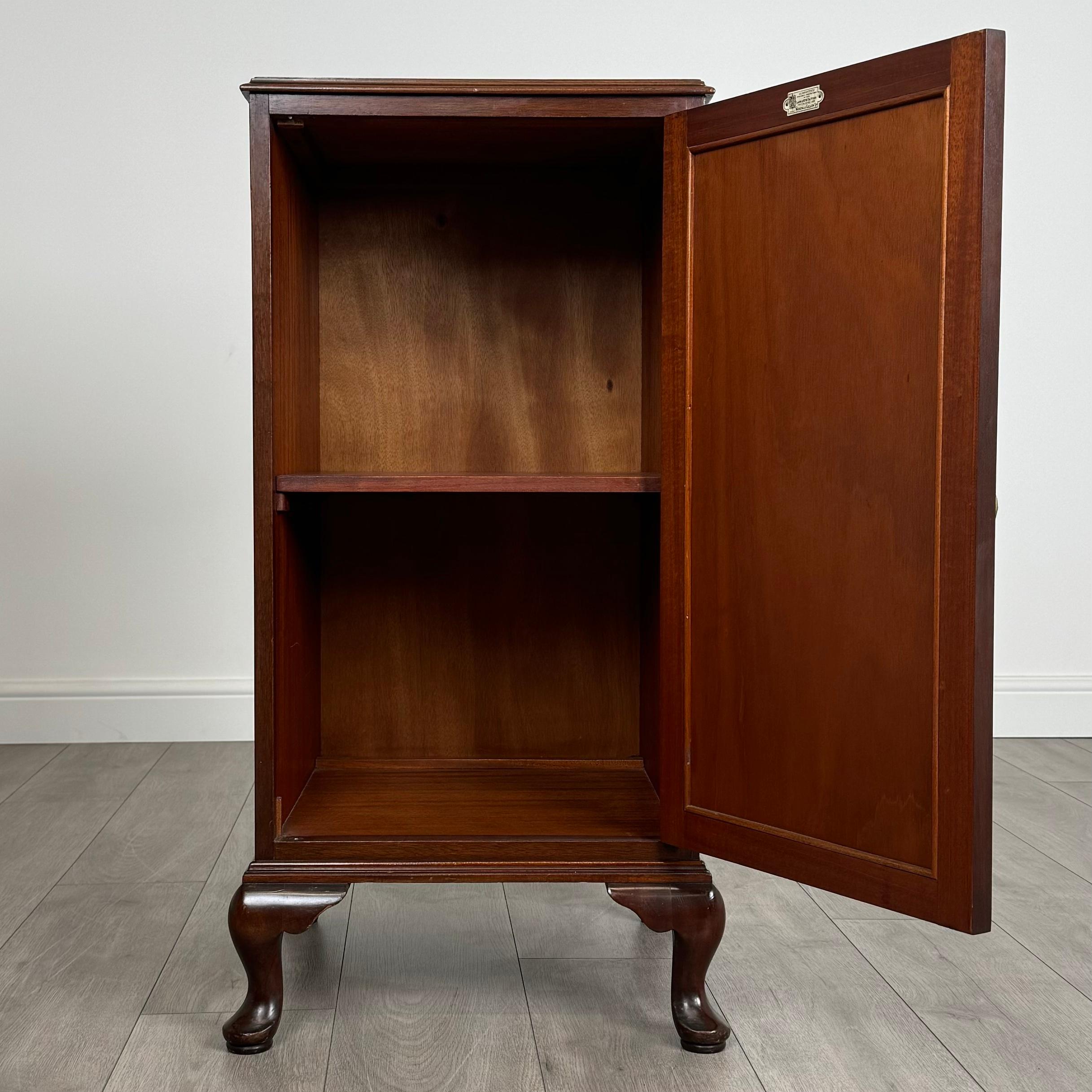 Britannique Armoire ancienne du 20ème siècle par Waring & Gillow en acajou (REF AF-3659) en vente