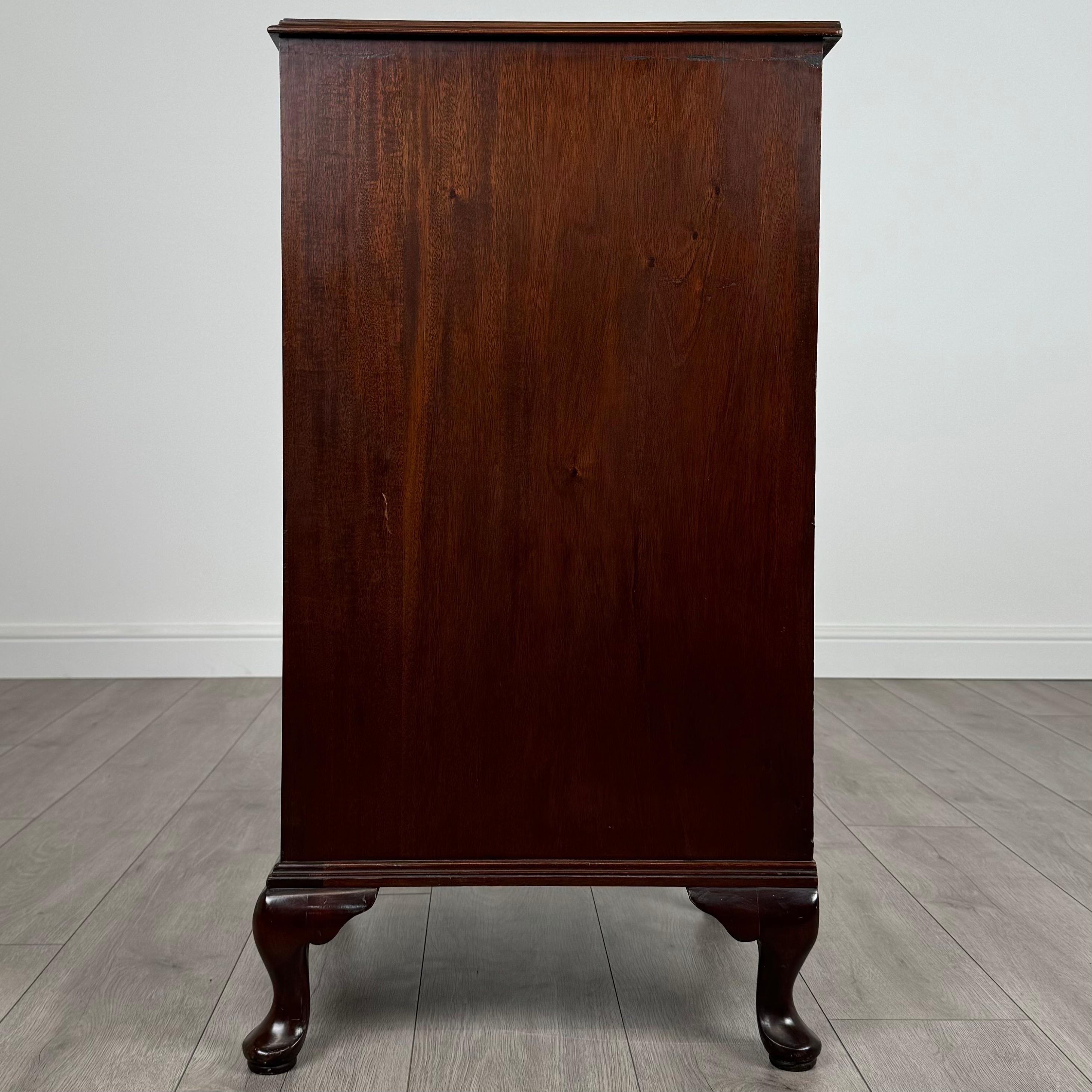 Acajou Armoire ancienne du 20ème siècle par Waring & Gillow en acajou (REF AF-3659) en vente