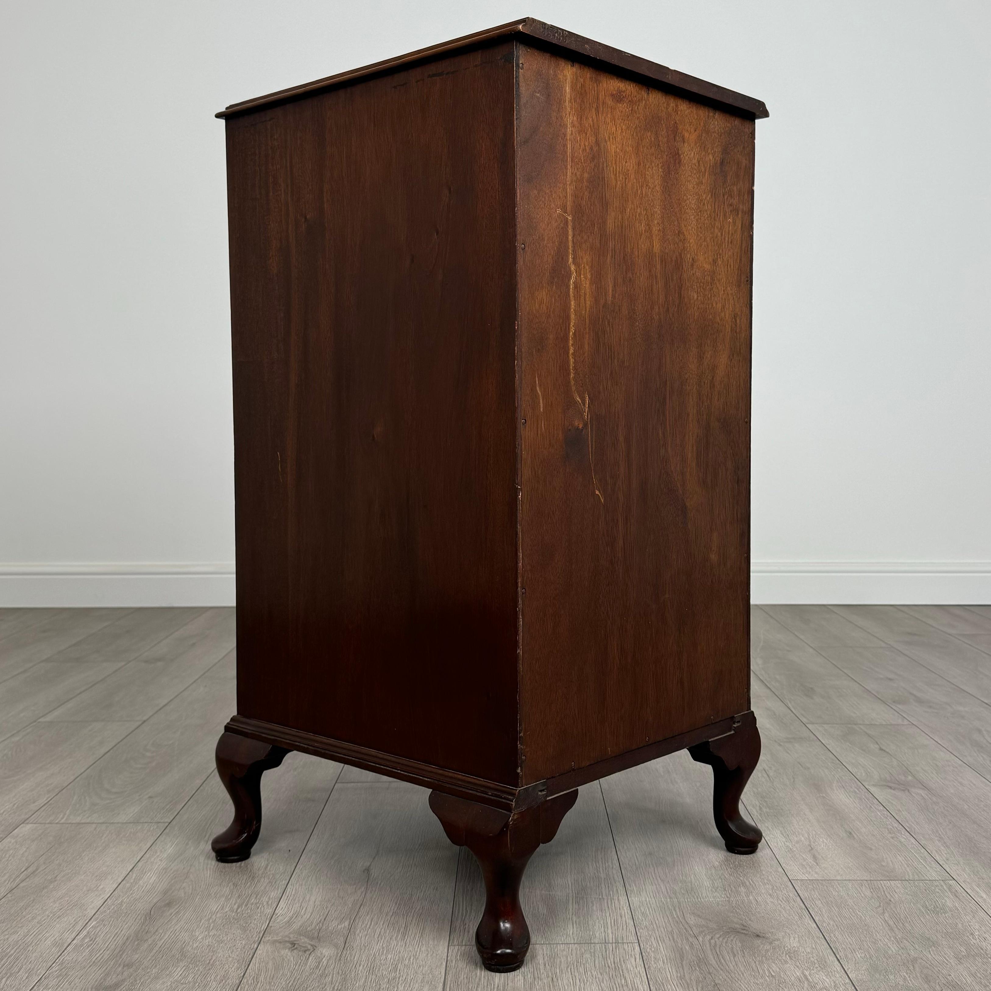 Armoire ancienne du 20ème siècle par Waring & Gillow en acajou (REF AF-3659) en vente 1