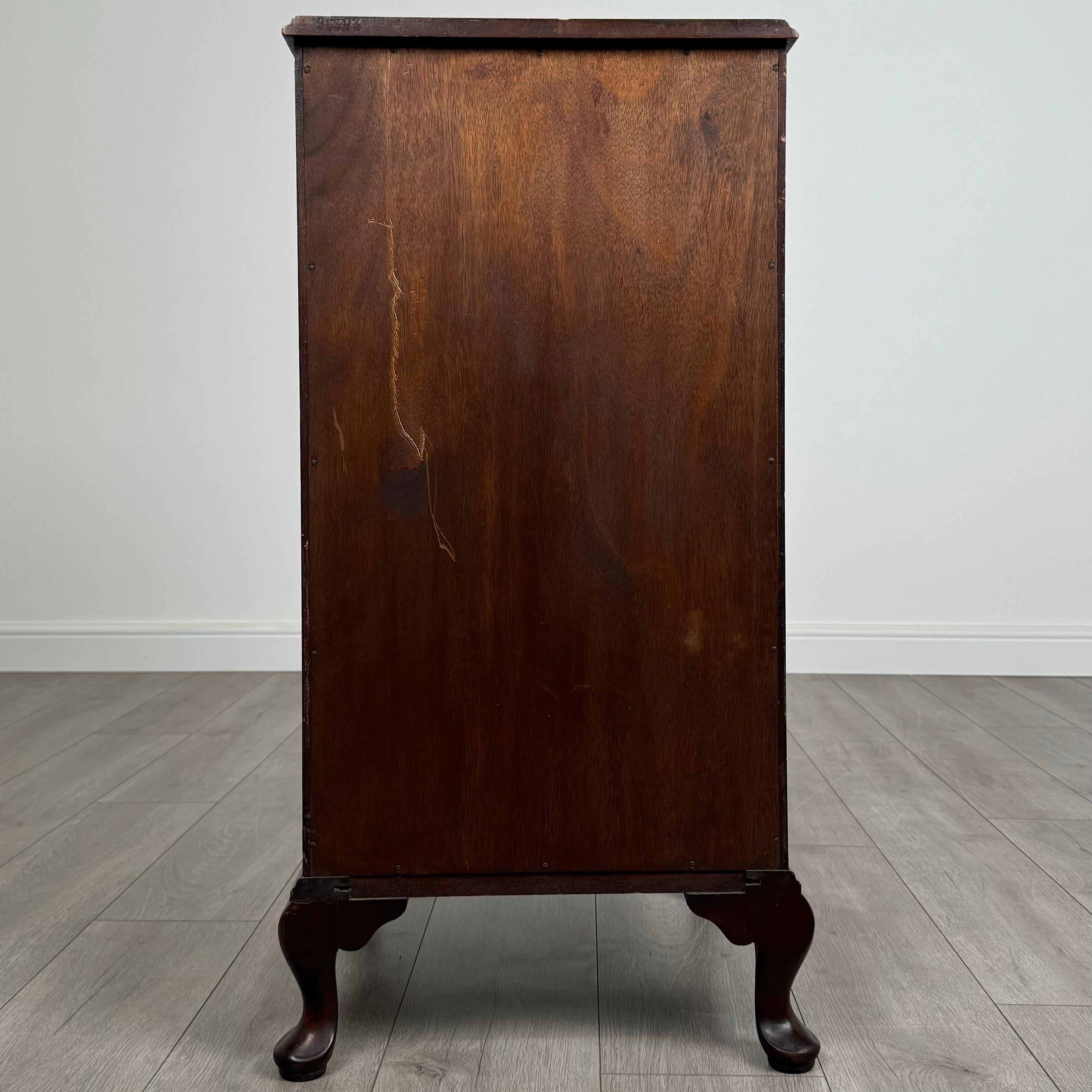 Armoire ancienne du 20ème siècle par Waring & Gillow en acajou (REF AF-3659) en vente 2
