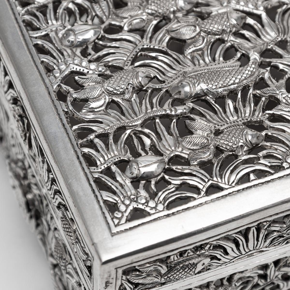 Boîte cambodgienne ancienne du 20ème siècle en argent massif vers 1900 en vente 3