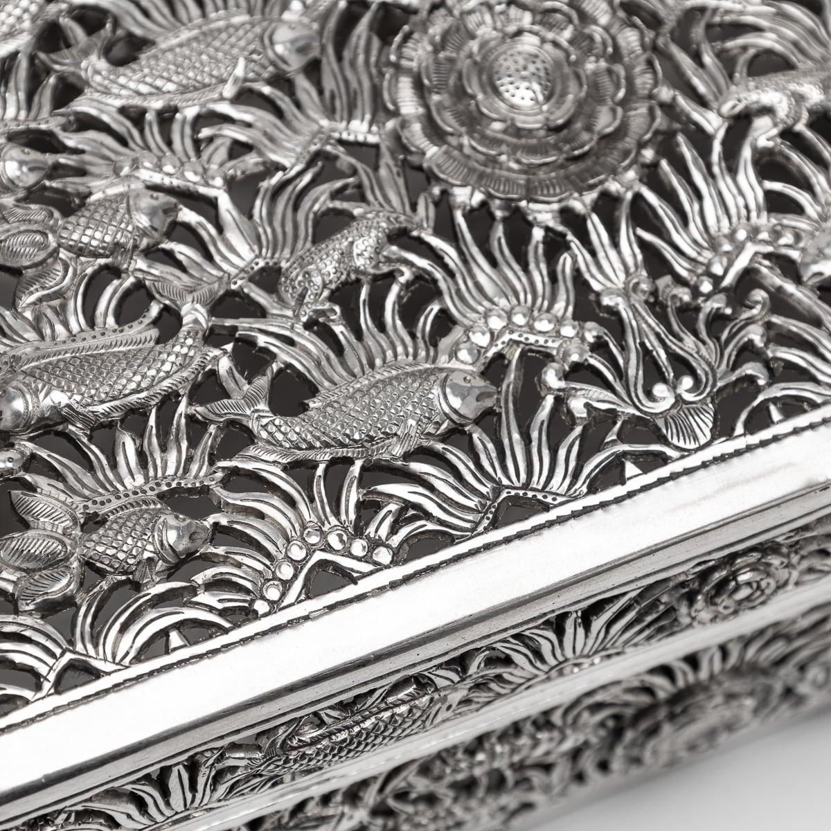 Boîte cambodgienne ancienne du 20ème siècle en argent massif vers 1900 en vente 6