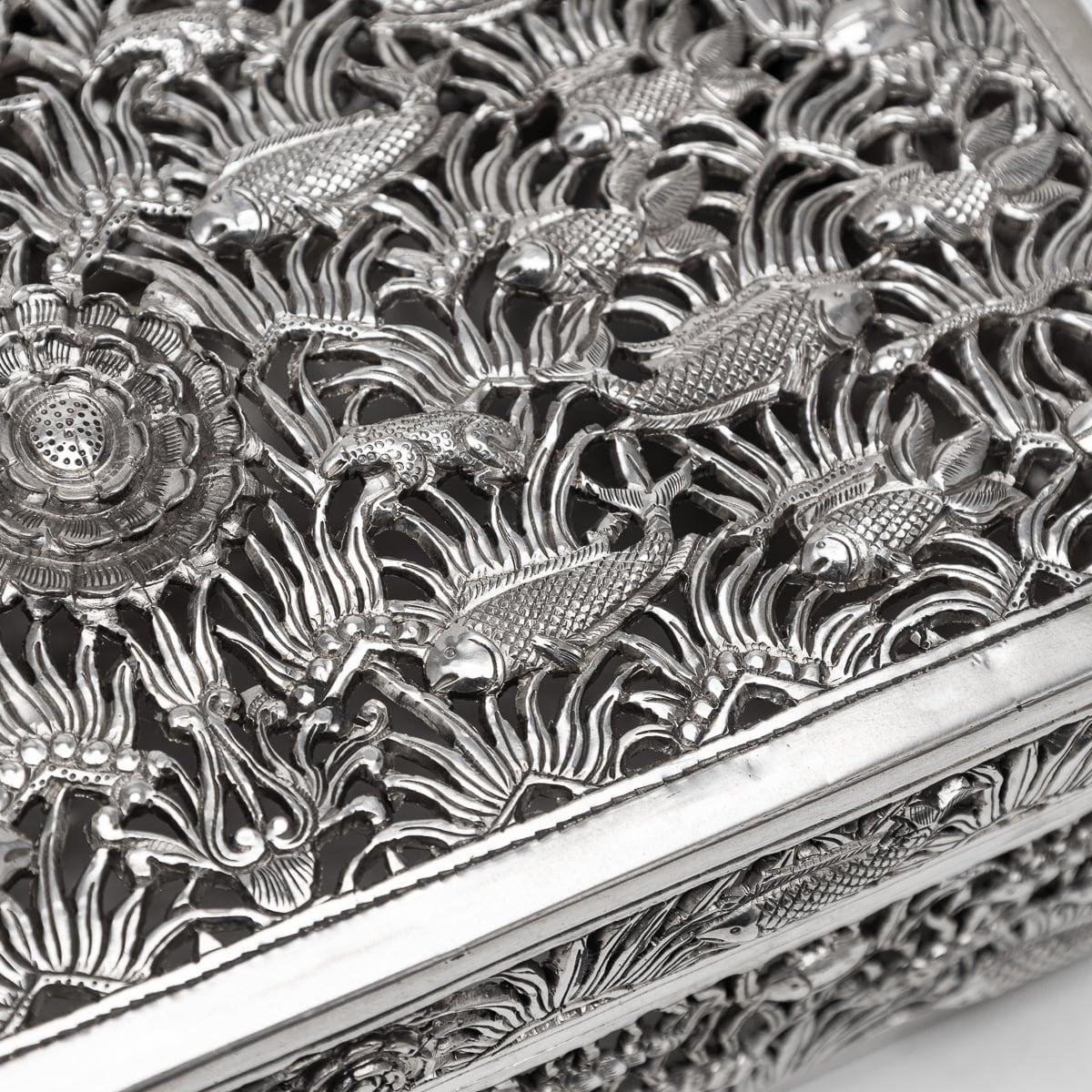 Boîte cambodgienne ancienne du 20ème siècle en argent massif vers 1900 en vente 7