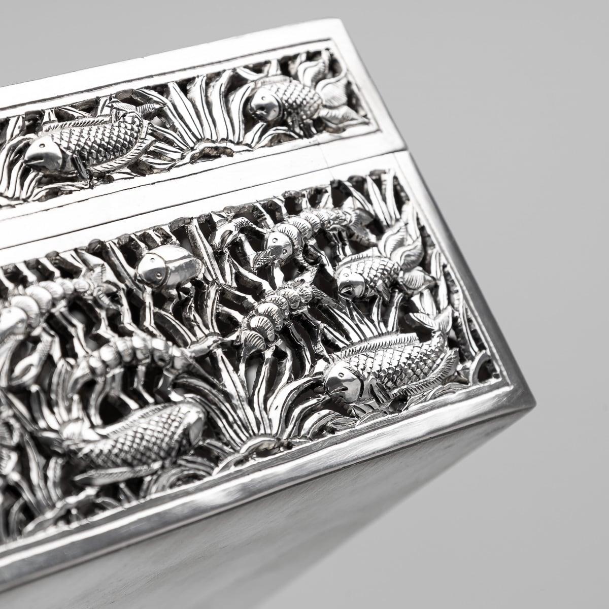 Boîte cambodgienne ancienne du 20ème siècle en argent massif vers 1900 en vente 9