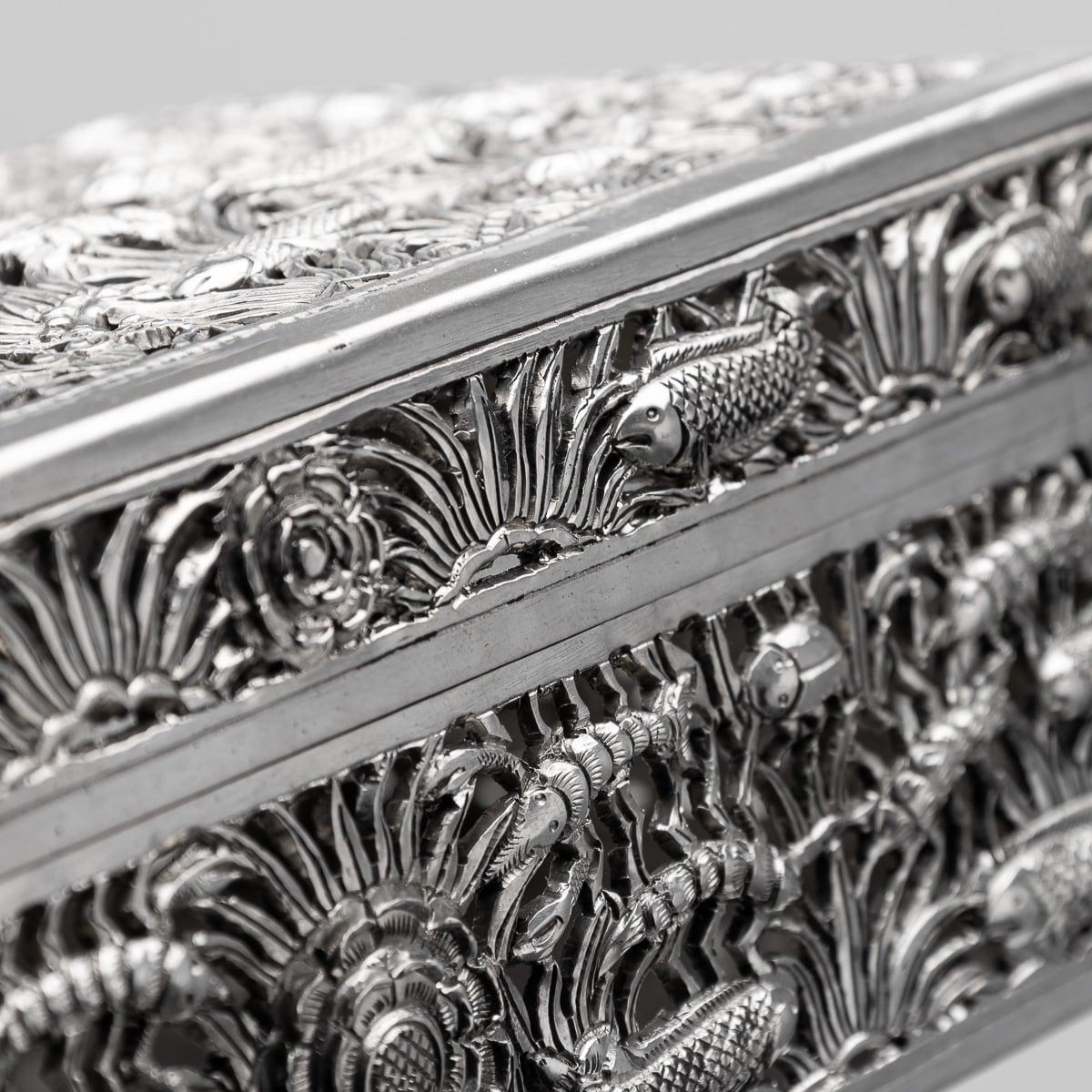 Boîte cambodgienne ancienne du 20ème siècle en argent massif vers 1900 en vente 11