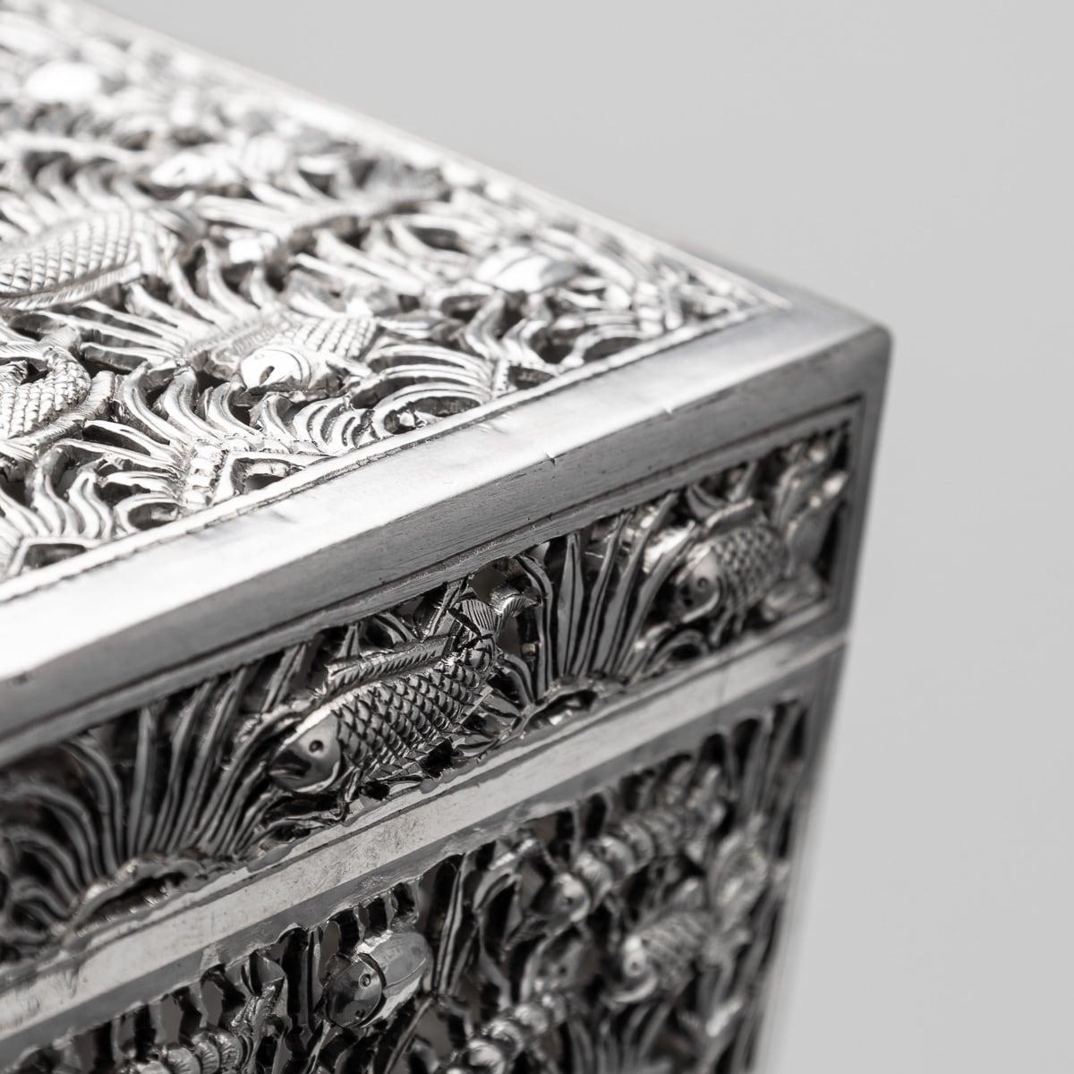 Boîte cambodgienne ancienne du 20ème siècle en argent massif vers 1900 en vente 12