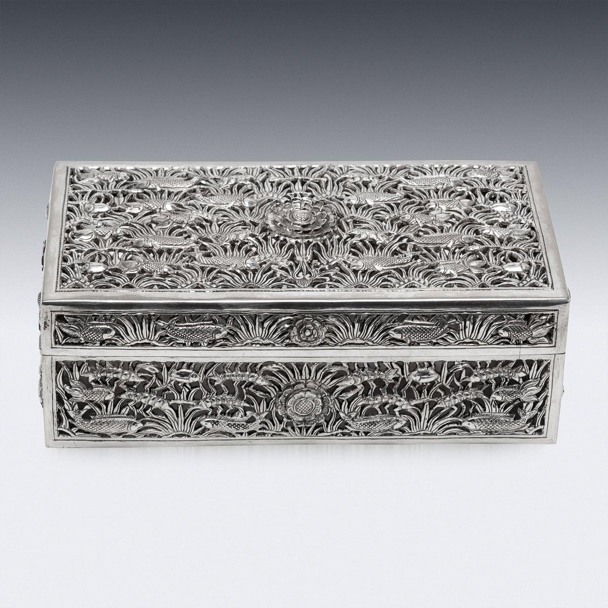 Autre Boîte cambodgienne ancienne du 20ème siècle en argent massif vers 1900 en vente
