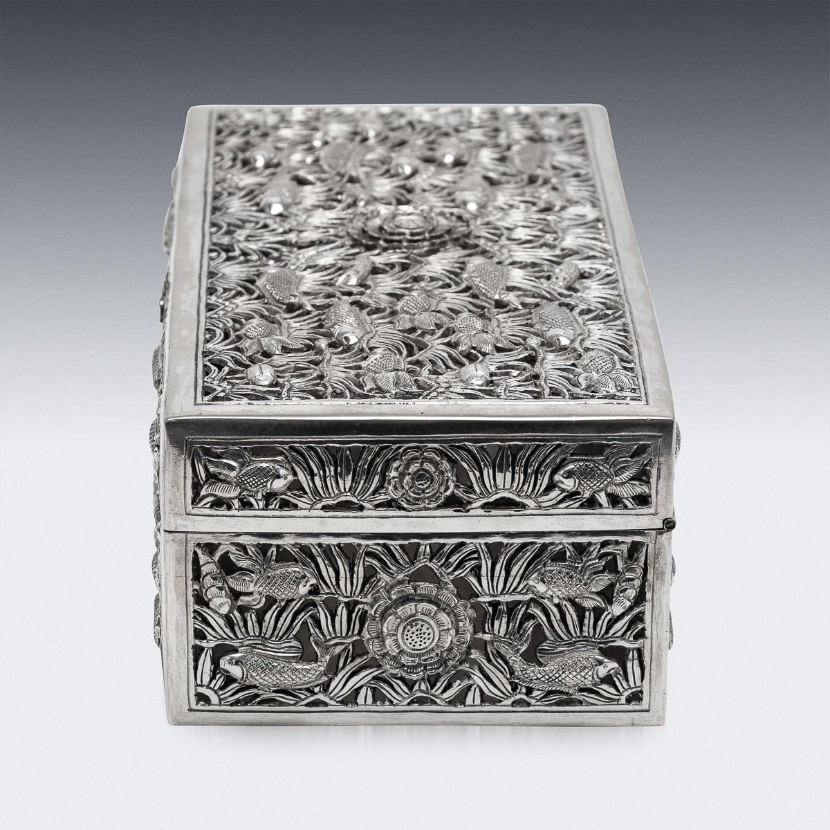 Cambodgien Boîte cambodgienne ancienne du 20ème siècle en argent massif vers 1900 en vente