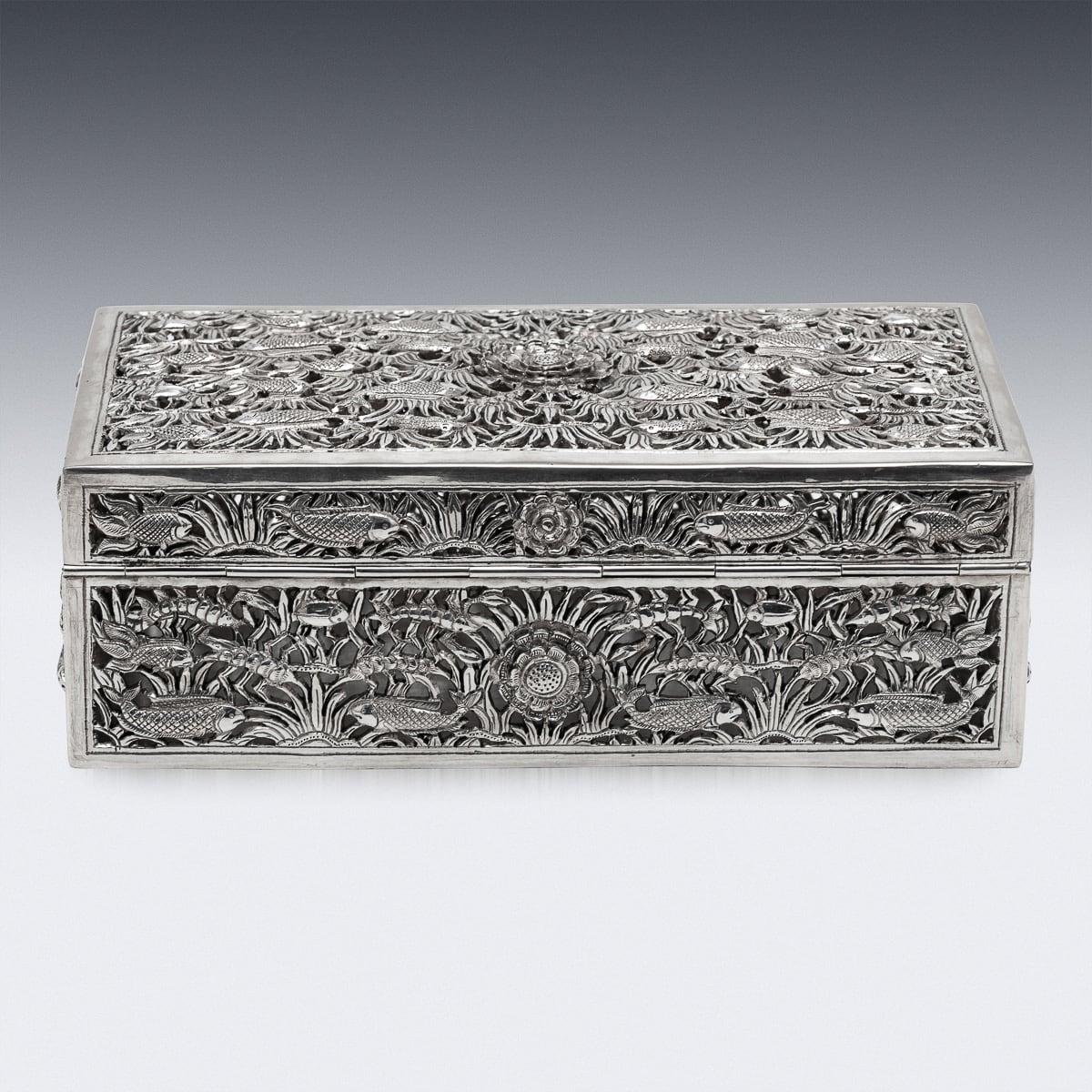 Boîte cambodgienne ancienne du 20ème siècle en argent massif vers 1900 Bon état - En vente à Royal Tunbridge Wells, Kent