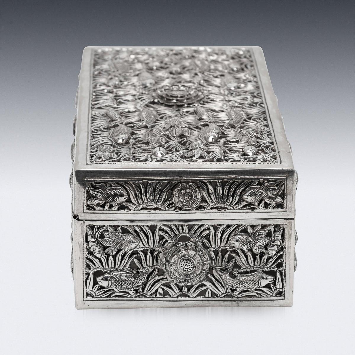 20ième siècle Boîte cambodgienne ancienne du 20ème siècle en argent massif vers 1900 en vente