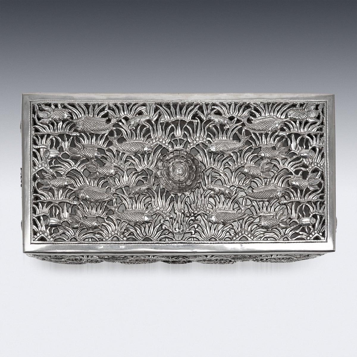 Argent Boîte cambodgienne ancienne du 20ème siècle en argent massif vers 1900 en vente