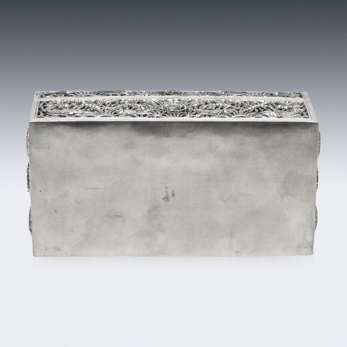 Boîte cambodgienne ancienne du 20ème siècle en argent massif vers 1900 en vente 1