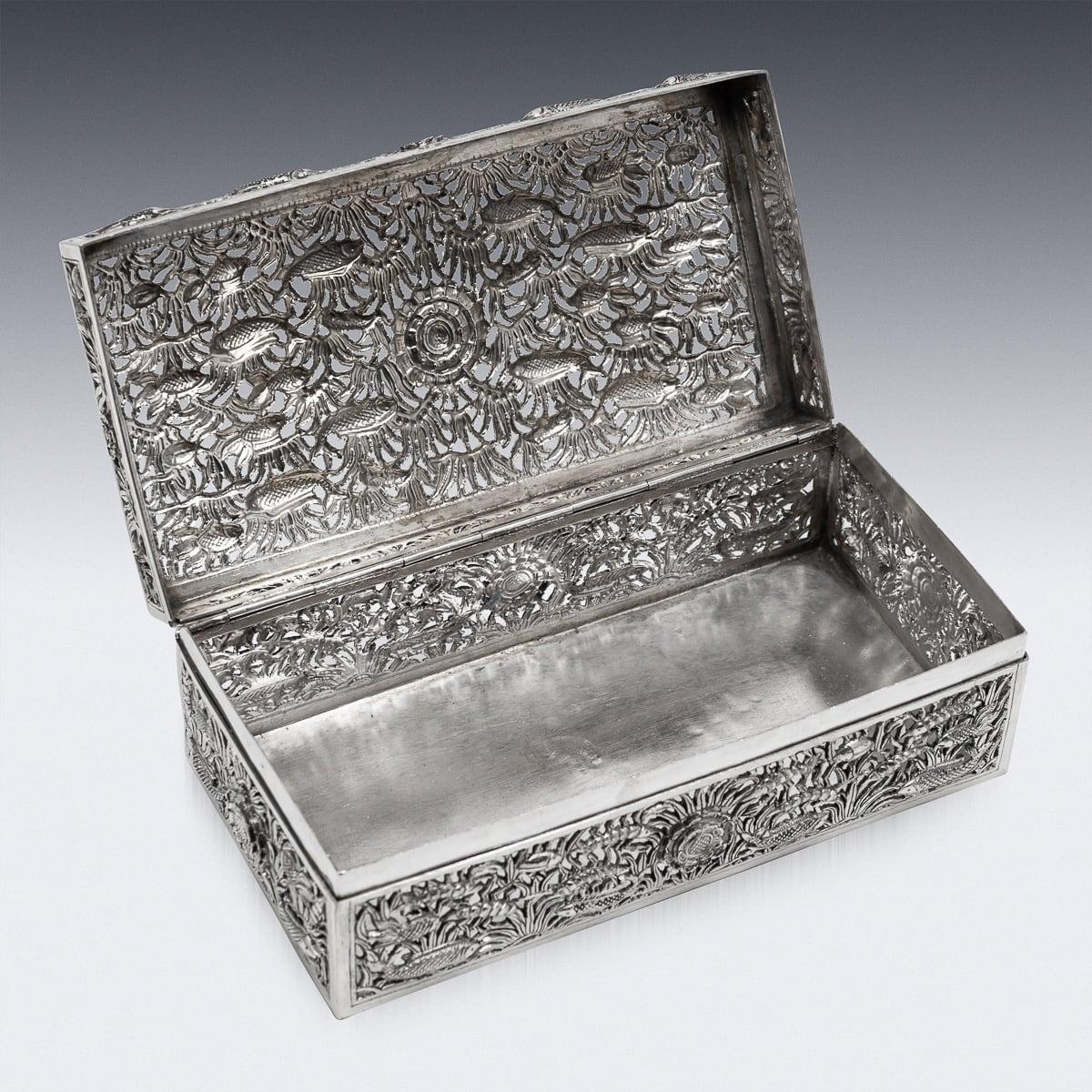 Boîte cambodgienne ancienne du 20ème siècle en argent massif vers 1900 en vente 2